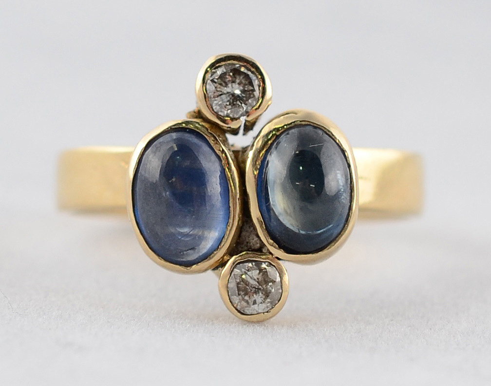 Anel de ouro 18 k com duas safiras orientais 2,60 com dois brilhantes... - foto 2 de 2