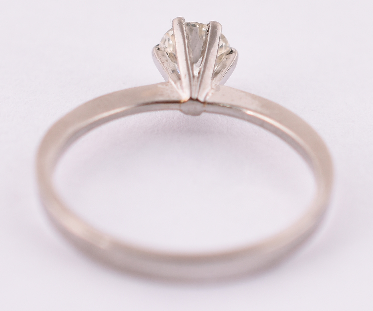 Anel de ouro amarelo 750 um brilhante de aproximadamente 0,40 ct, aro... - foto 3 de 3