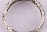 Aliança de platina art deco, 12 brilhantes de 0... - Aliança de platina art deco, 12 brilhantes de 0,02, aro 15.(Por segurança, a peça não esta na loja).