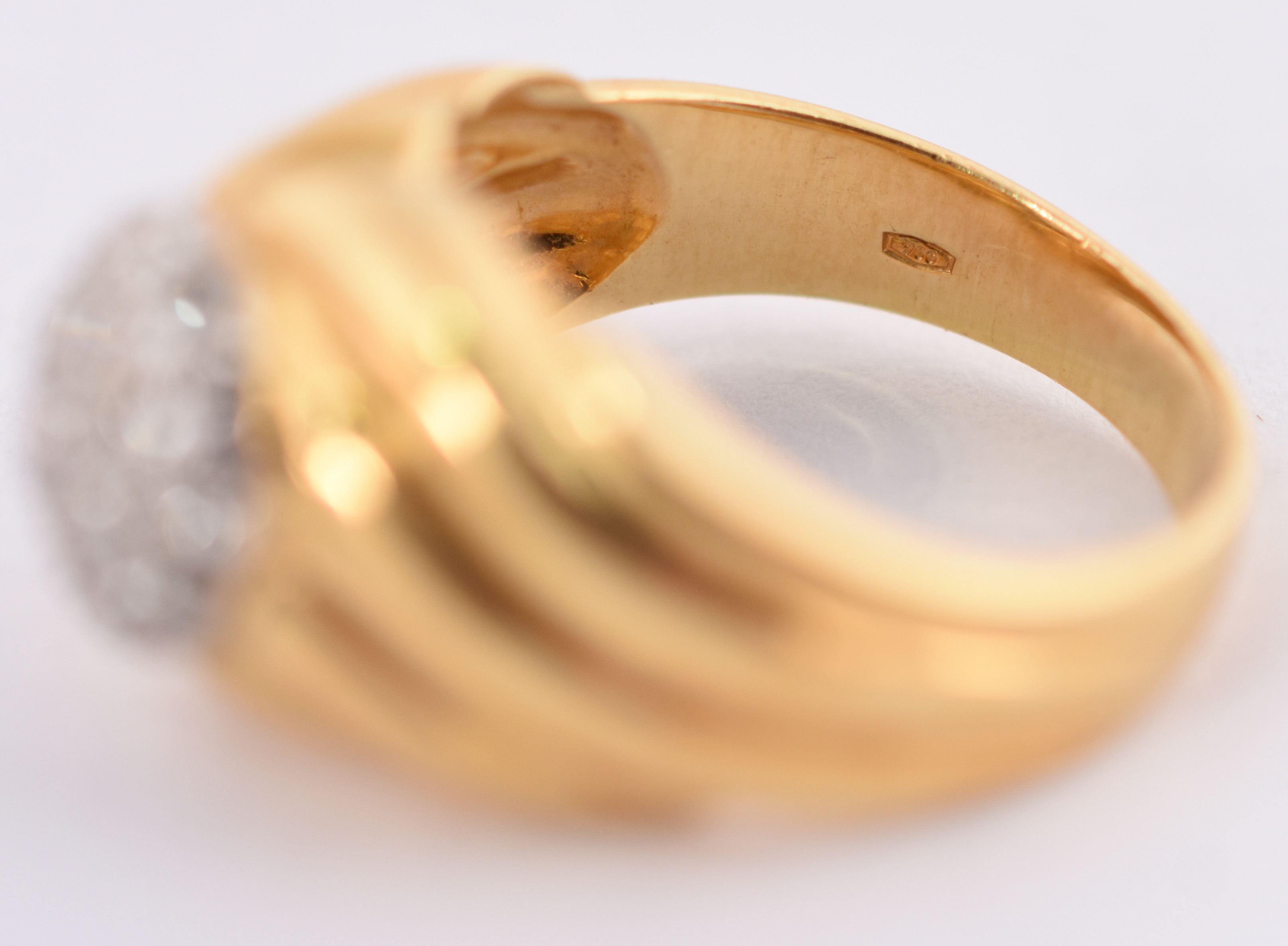 Anel de ouro amarelo 750 com 18 brilhantes de 0,02 cts , total 0,36... - foto 4 de 4