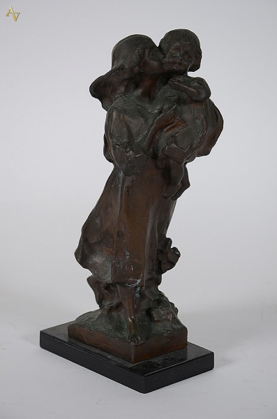 Estatueta de bronze assinada medindo 34 cm de altura. - foto 1 de 4