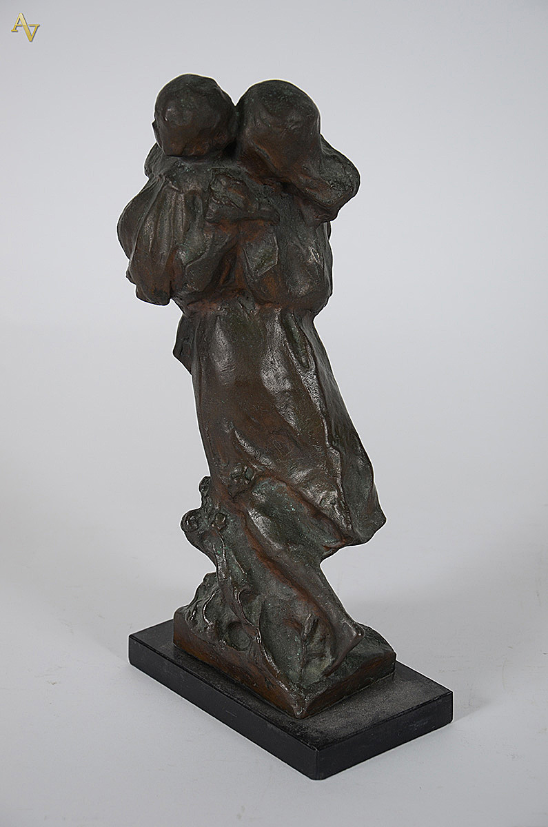 Estatueta de bronze assinada medindo 34 cm de altura. - foto 2 de 4