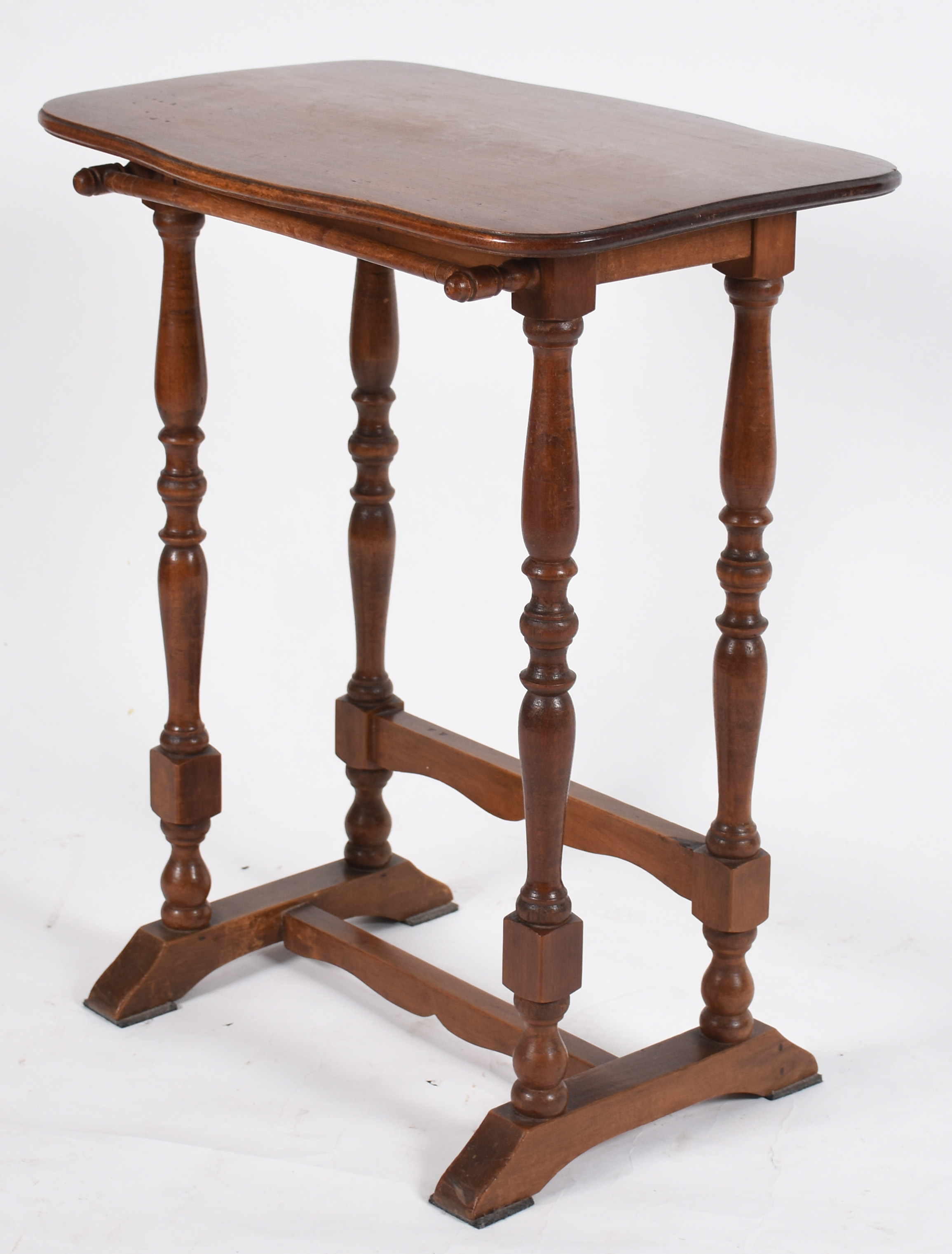 Mesa costureira de madeira nobre (precisando restauro). - foto 1 de 7