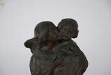 Estatueta de bronze assinada medindo 34 cm de a... - Estatueta de bronze assinada medindo 34 cm de altura.