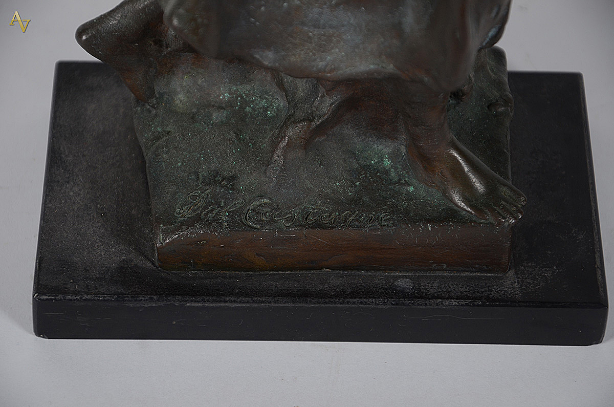 Estatueta de bronze assinada medindo 34 cm de altura. - foto 4 de 4
