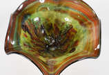 Centro de mesa de  murano com fundo amarelo e f... - Centro de mesa de  murano com fundo amarelo e flores "milifiori", parte interna na cor verde, borda feitio "babado".
