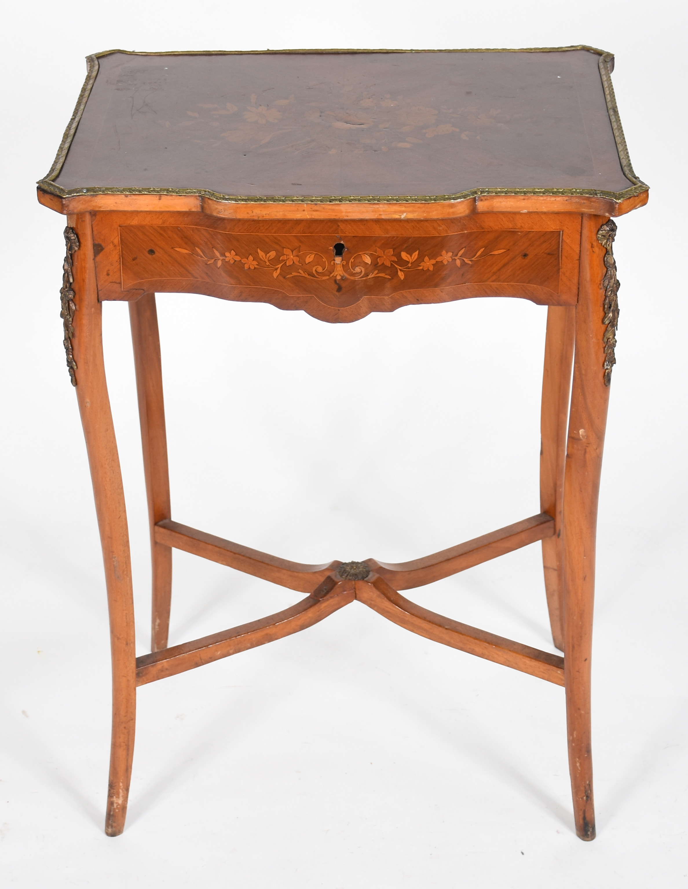 Mesa costureira de madeira parquetada, estilo frances, tampo com... - foto 1 de 5