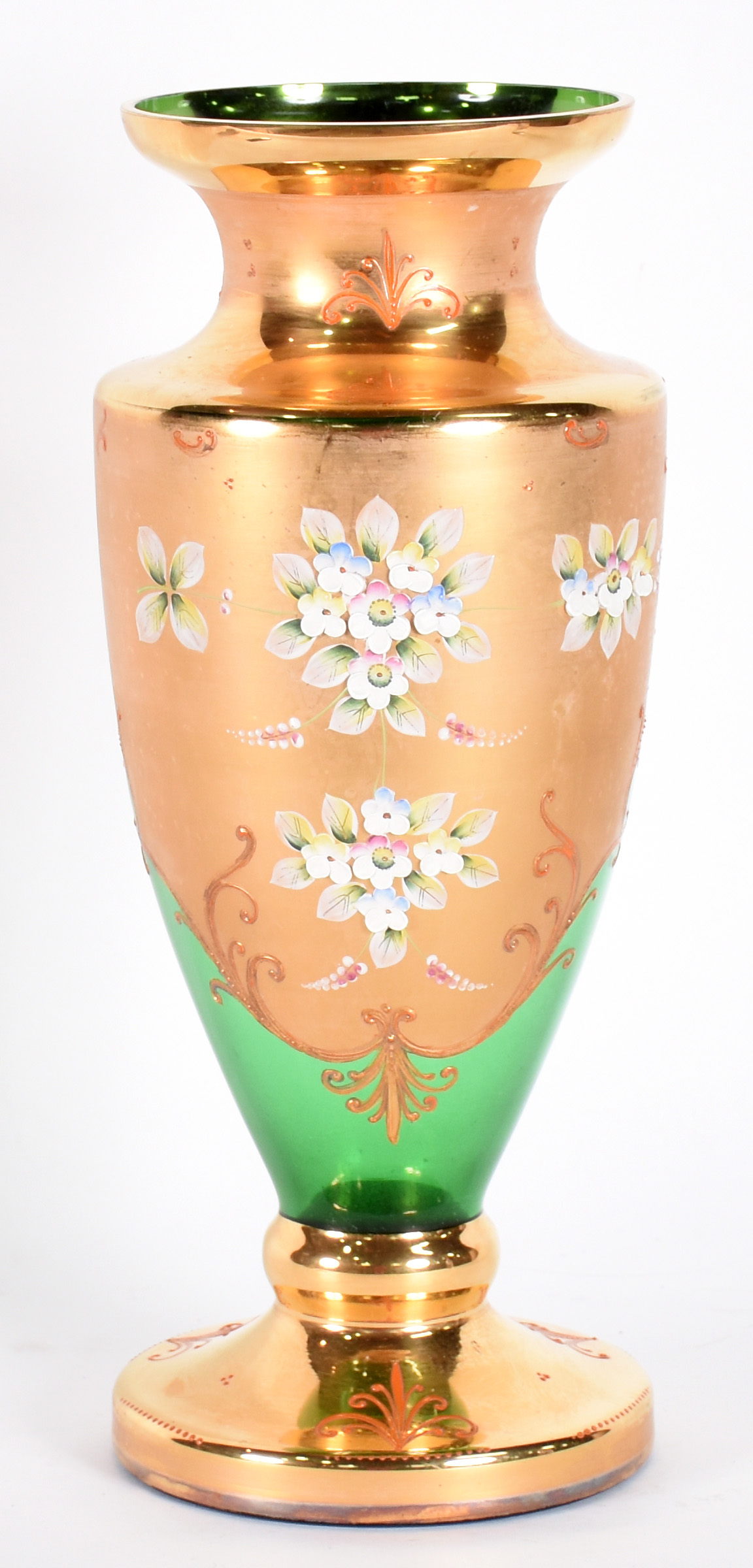 Vaso verde de cristal tcheco com rica decoração em dourado. - foto 1 de 4