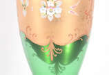 Vaso verde de cristal tcheco com rica decoração... - Vaso verde de cristal tcheco com rica decoração em dourado.