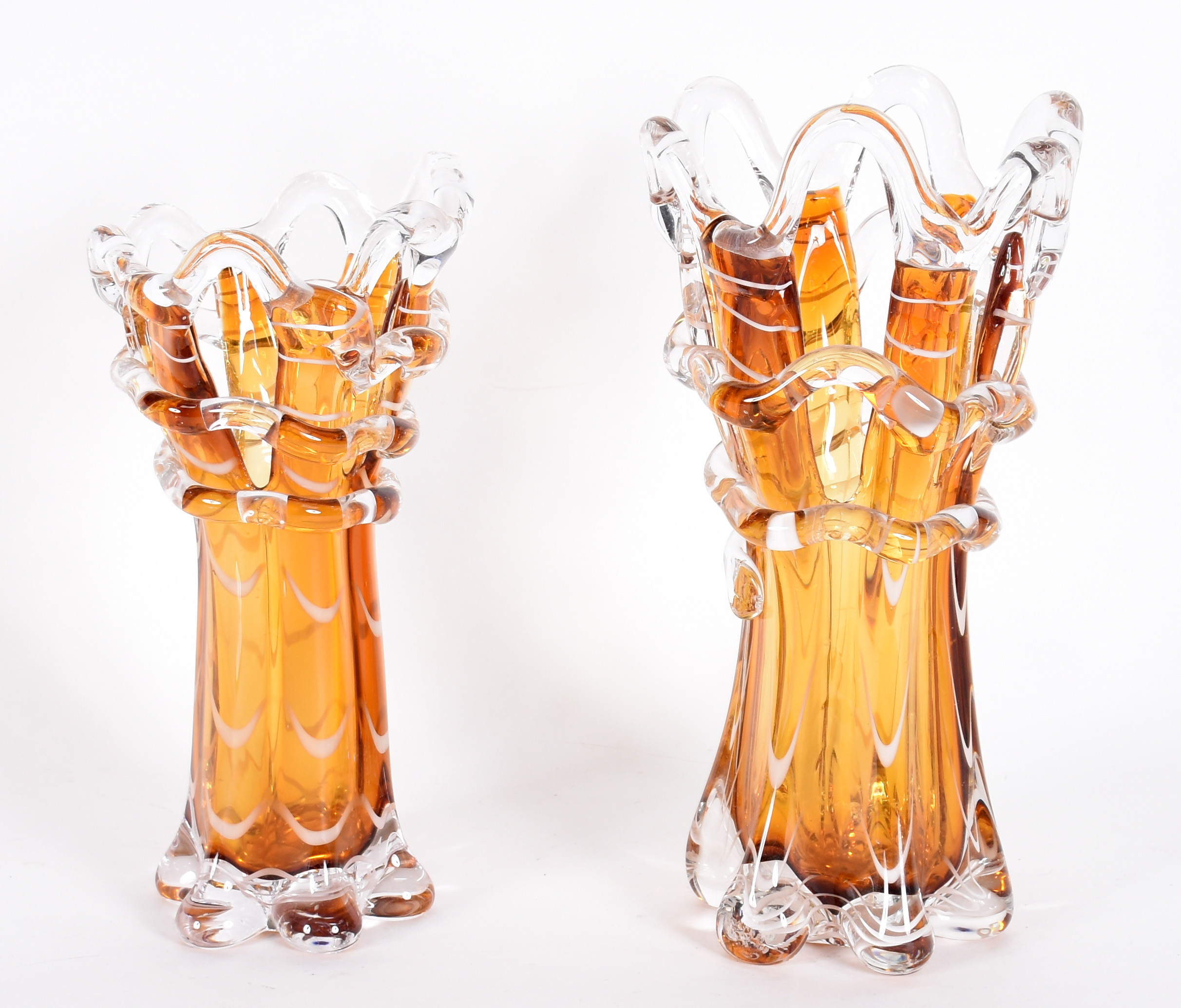 Dois vasos de murano ambar, borda em gomos vazados. - foto 1 de 3