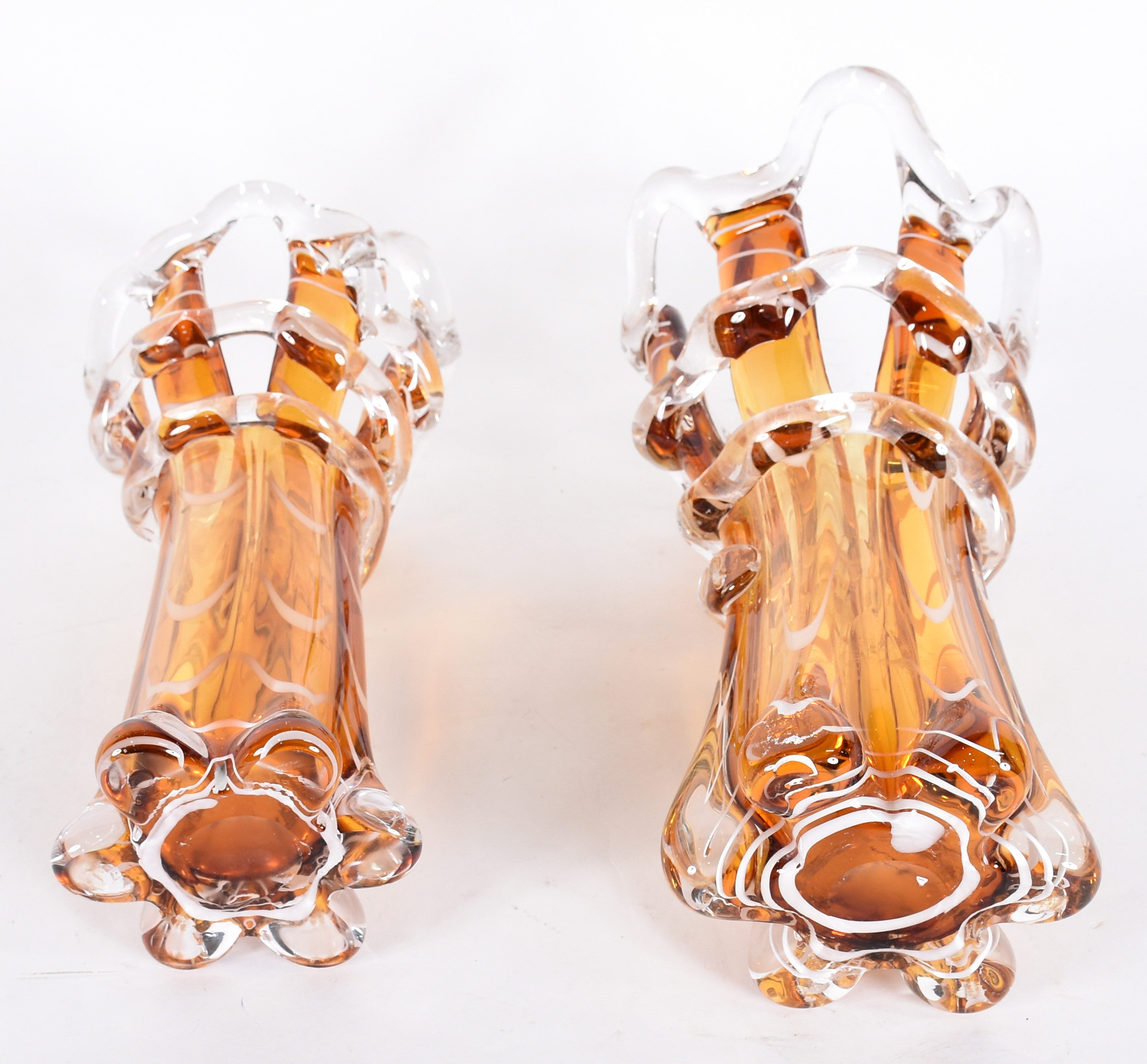 Dois vasos de murano ambar, borda em gomos vazados. - foto 3 de 3