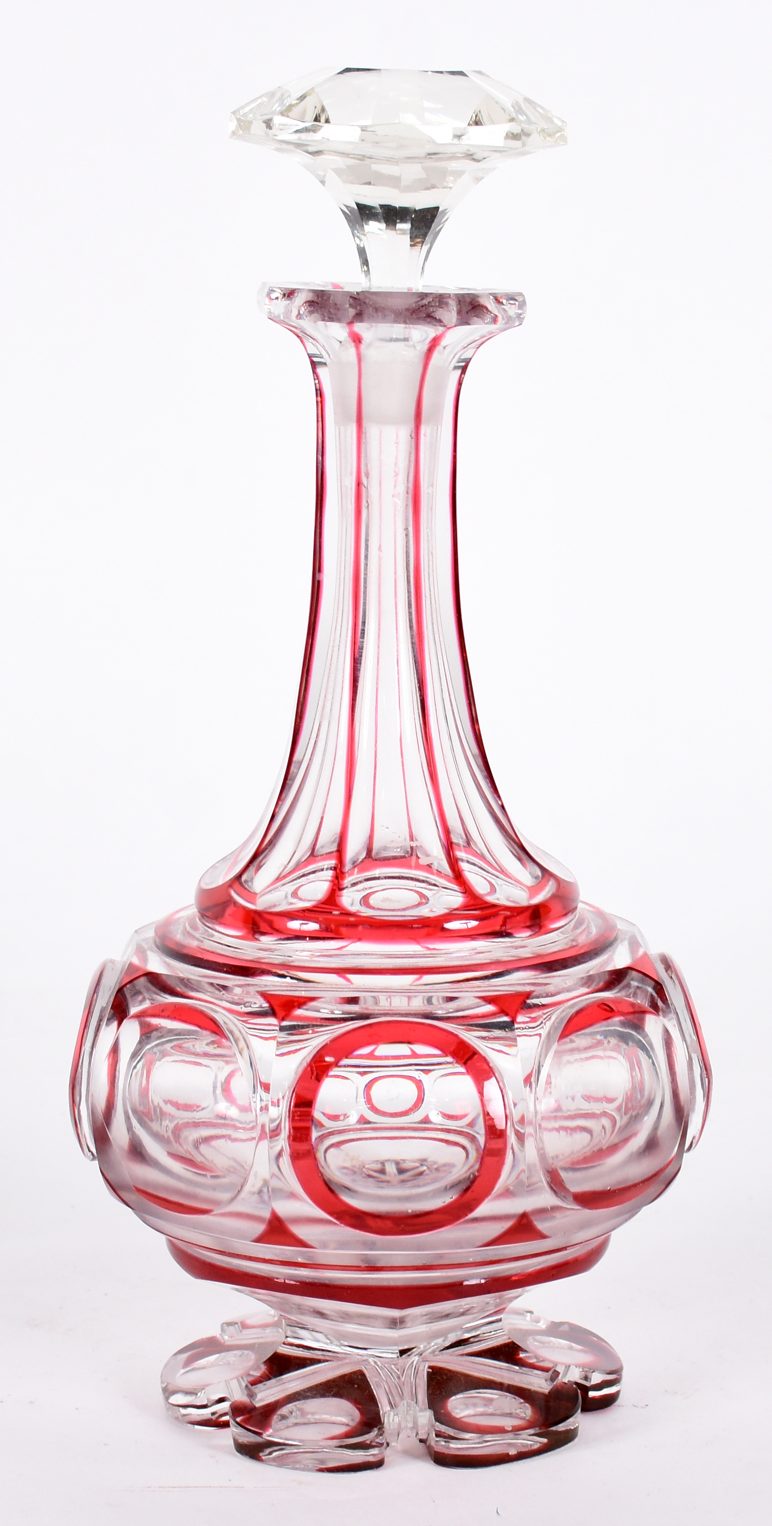 Garrafa de cristal europeu doublé vermelho lapidada. - foto 1 de 3