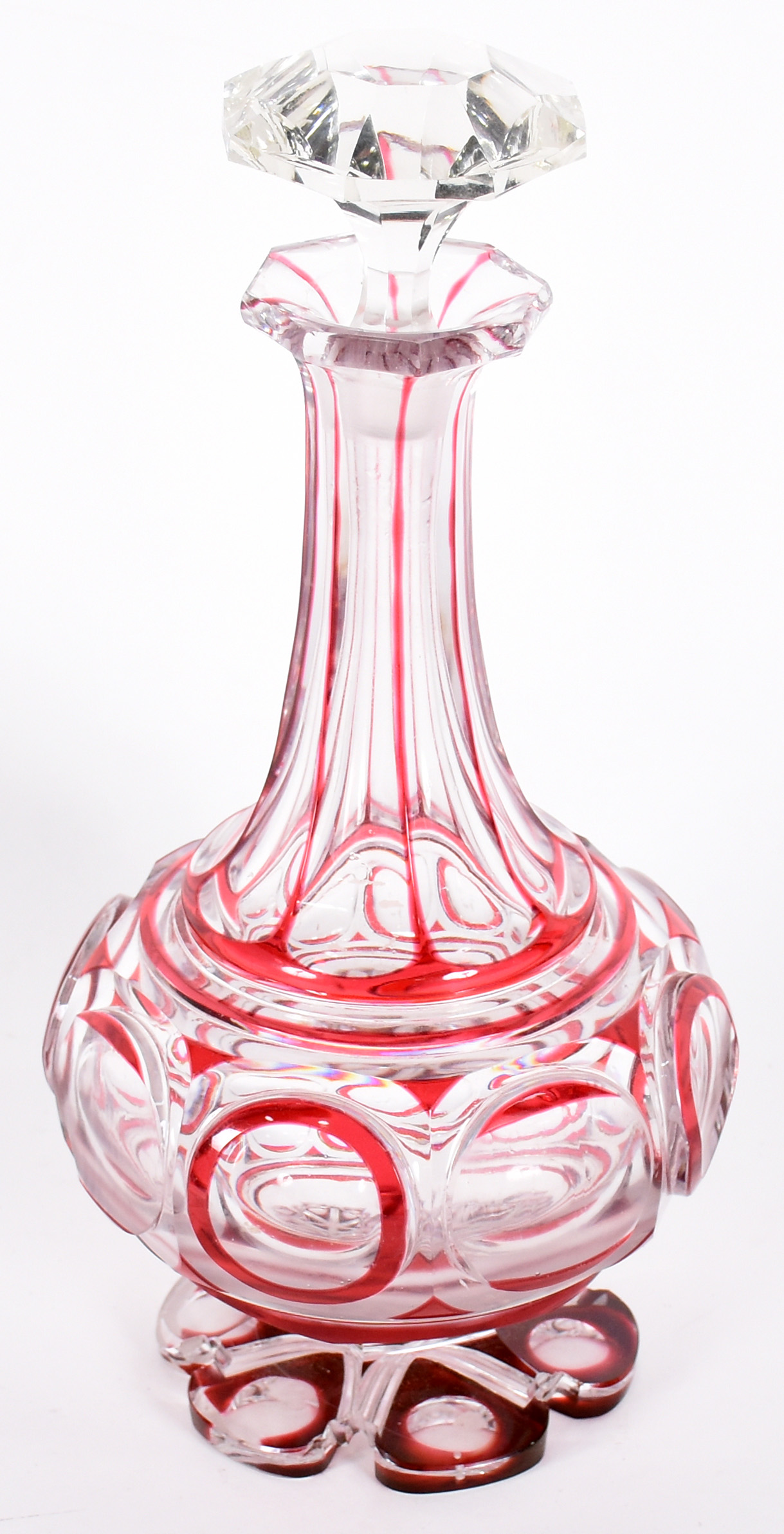 Garrafa de cristal europeu doublé vermelho lapidada. - foto 2 de 3