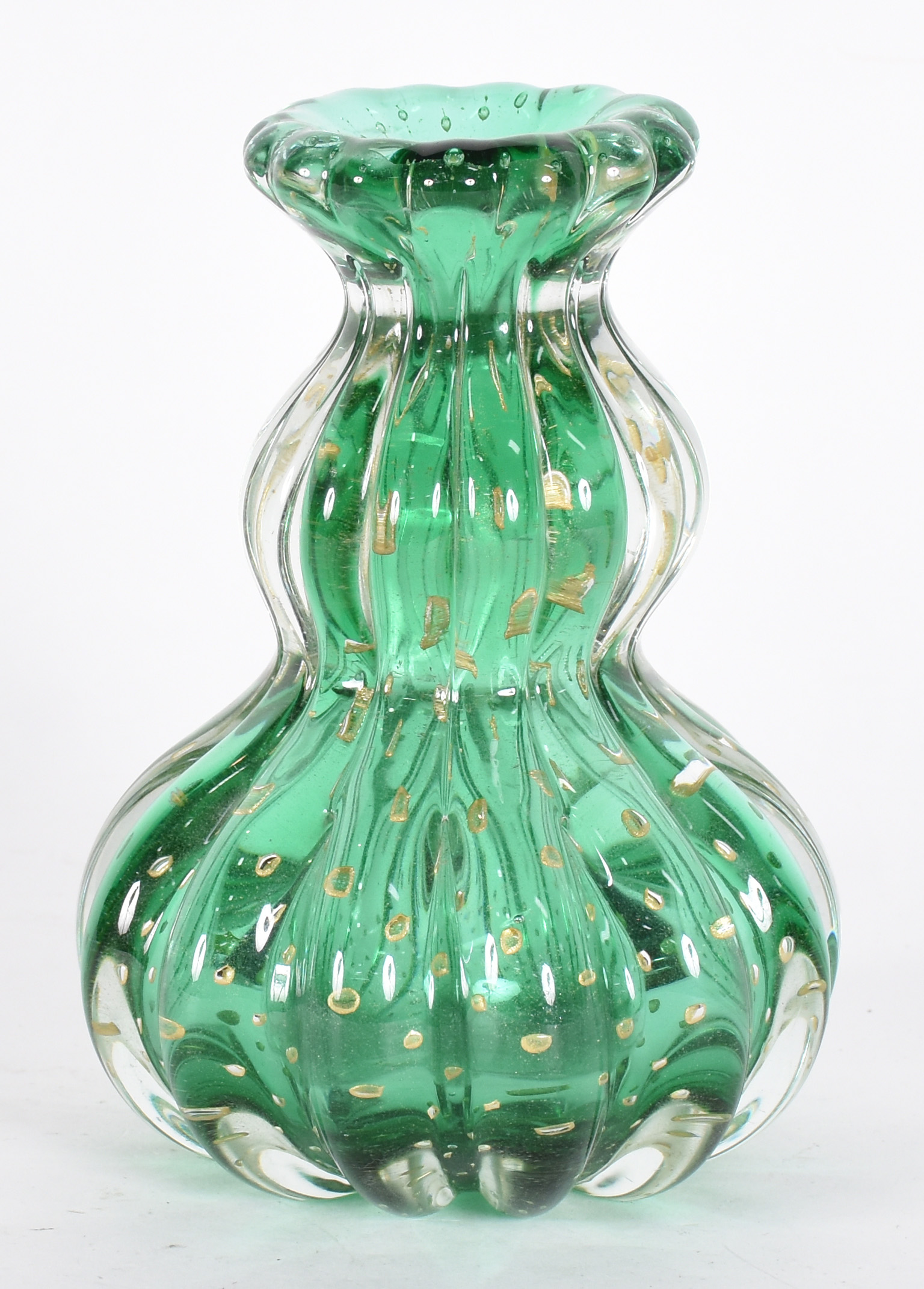Vaso de murano verde, feitio de gomos com pó de ouro. - foto 1 de 3