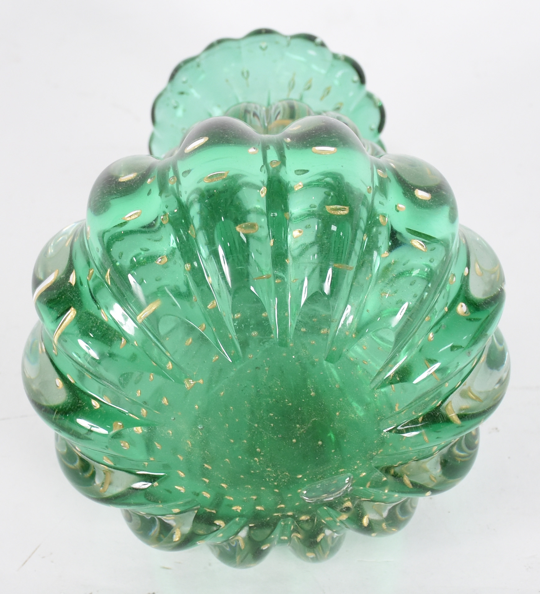 Vaso de murano verde, feitio de gomos com pó de ouro. - foto 3 de 3