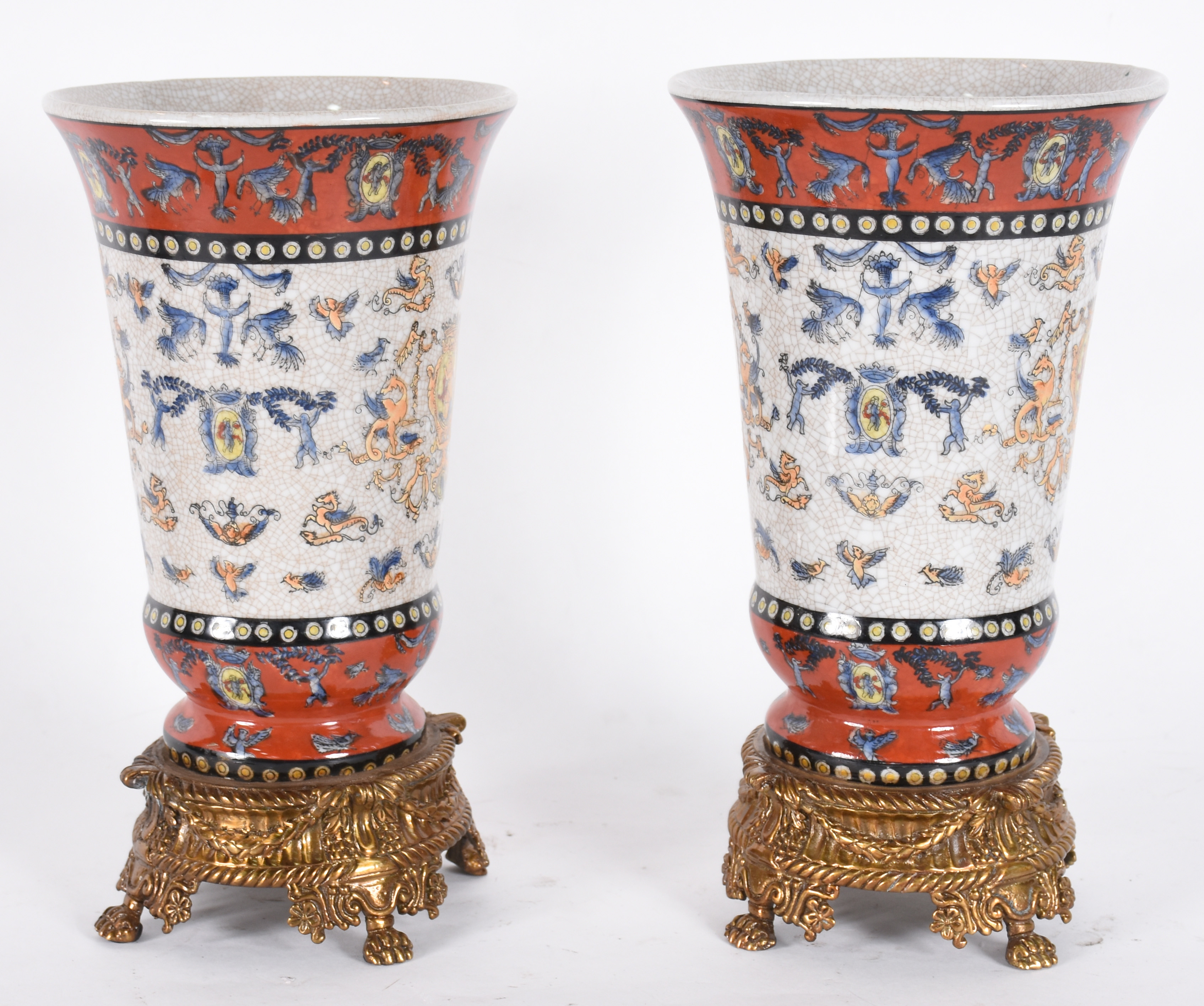 Par de vasos de porcelana craquelê com figuras estilizadas em... - foto 3 de 4