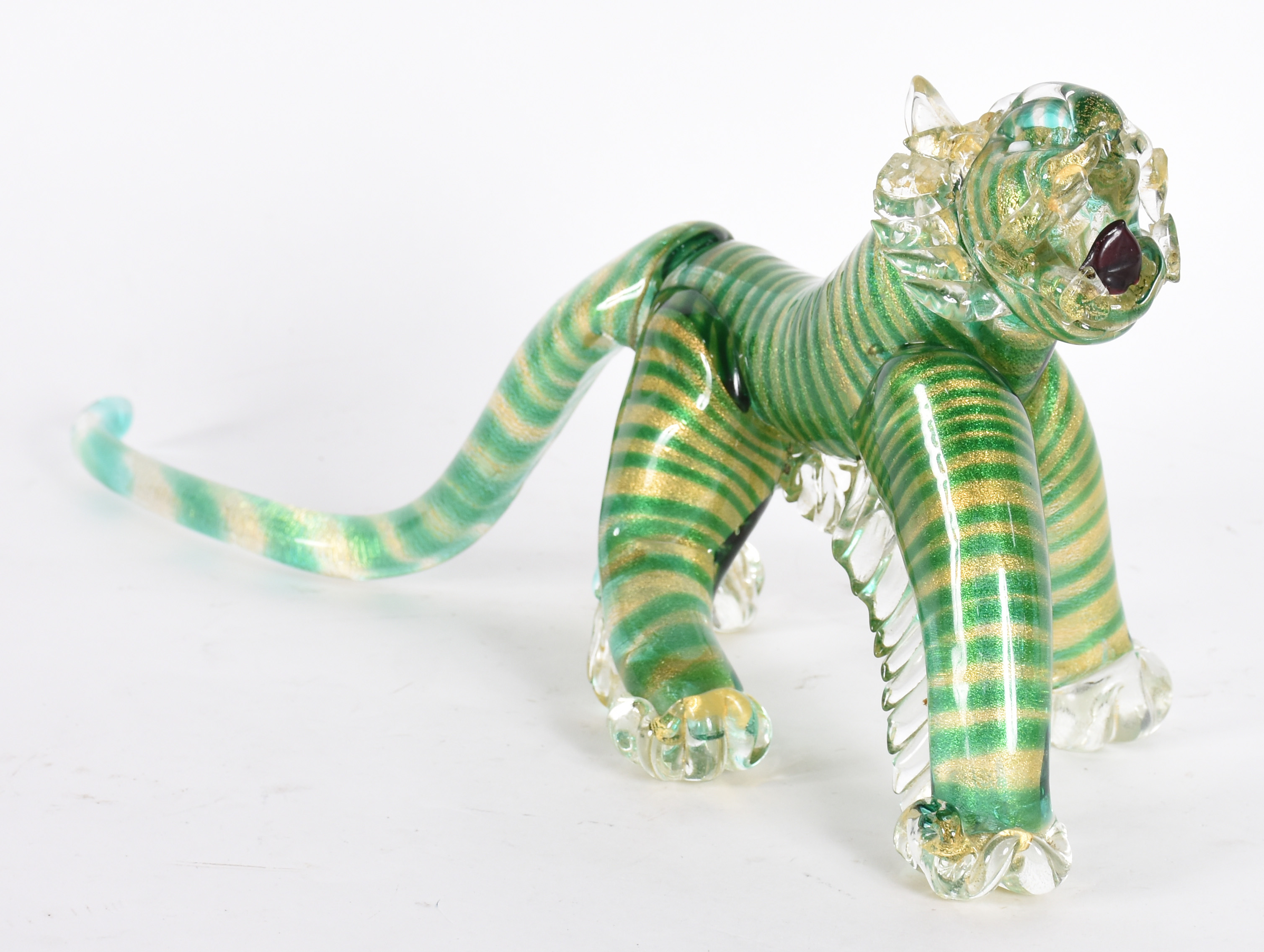 Tigre de murano com listras verdes e pó de ouro. - foto 1 de 5