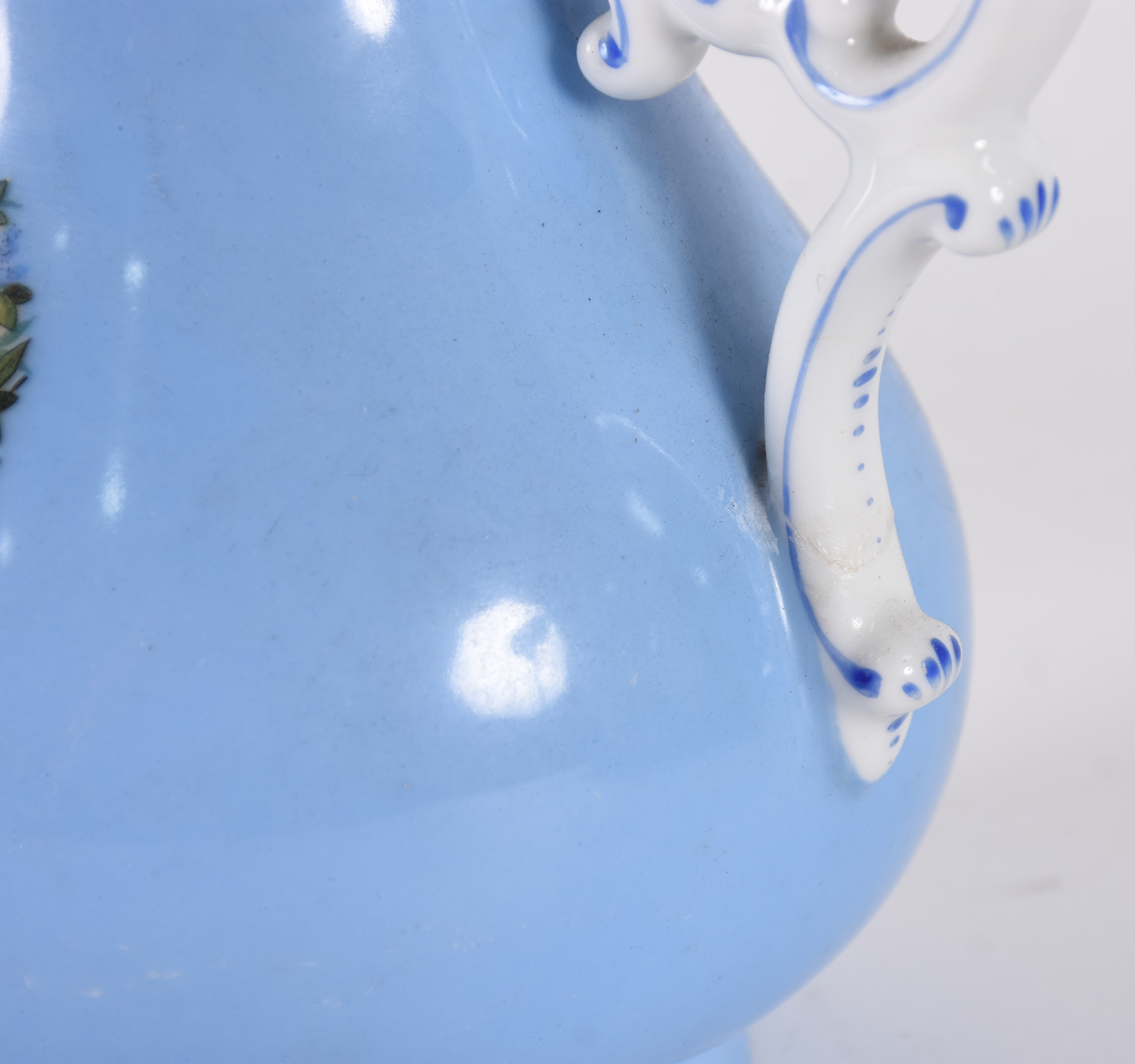 Bule de porcelana francesa Velho Paris, na cor azul com figura em... - foto 3 de 4