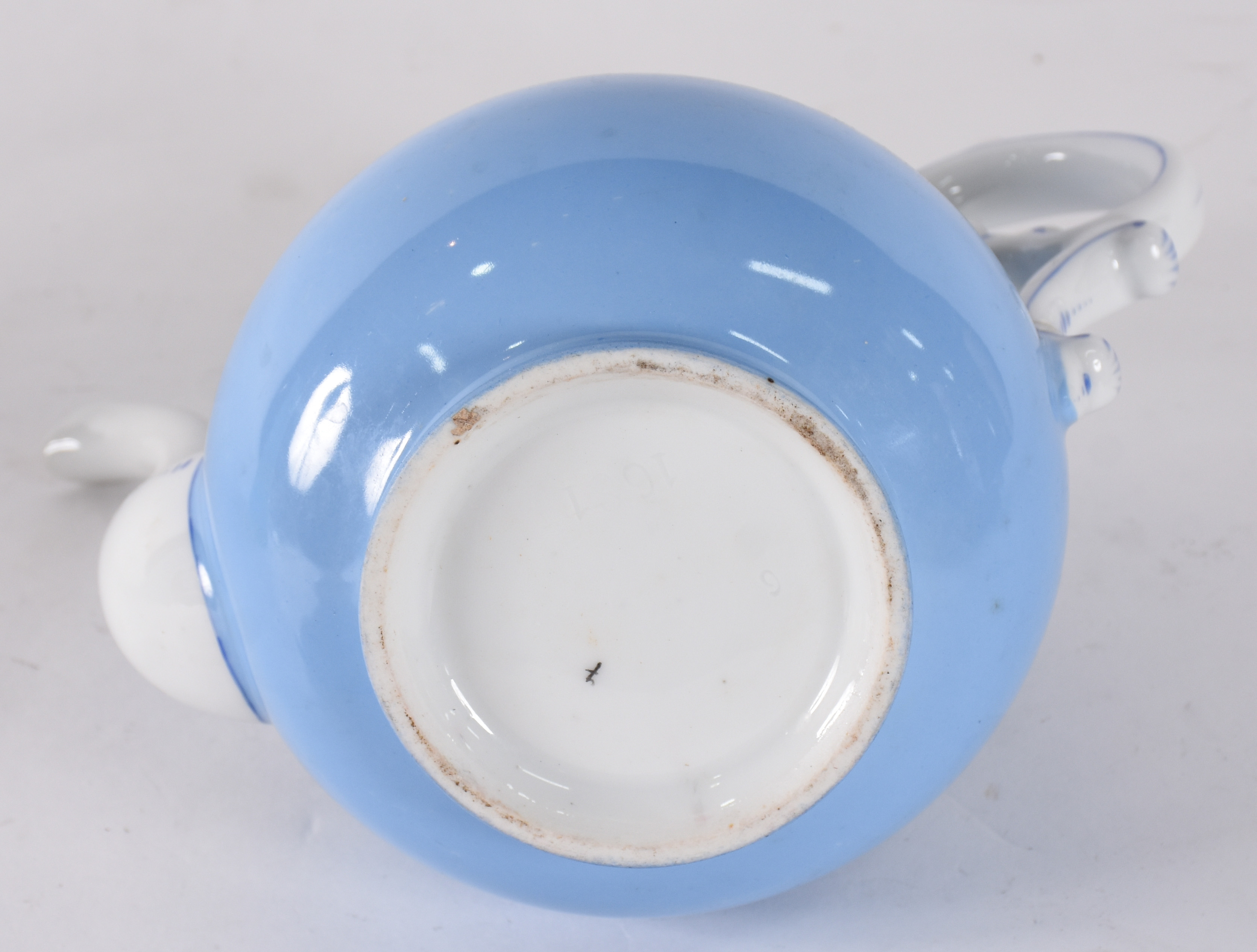 Bule de porcelana francesa Velho Paris, na cor azul com figura em... - foto 4 de 4