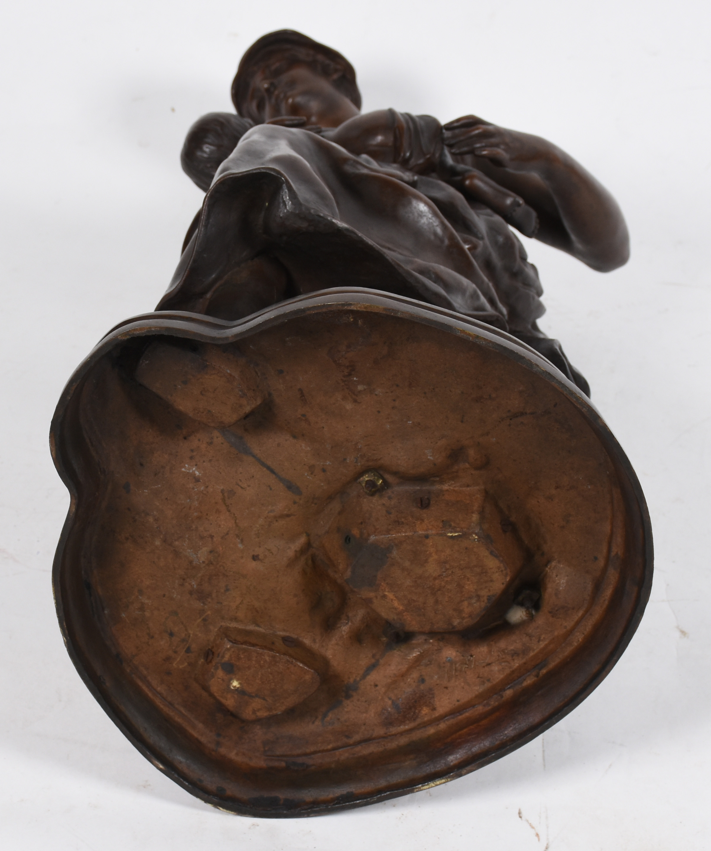 Belíssima escultura de bronze representando "Maternidade", acompanha... - foto 10 de 10
