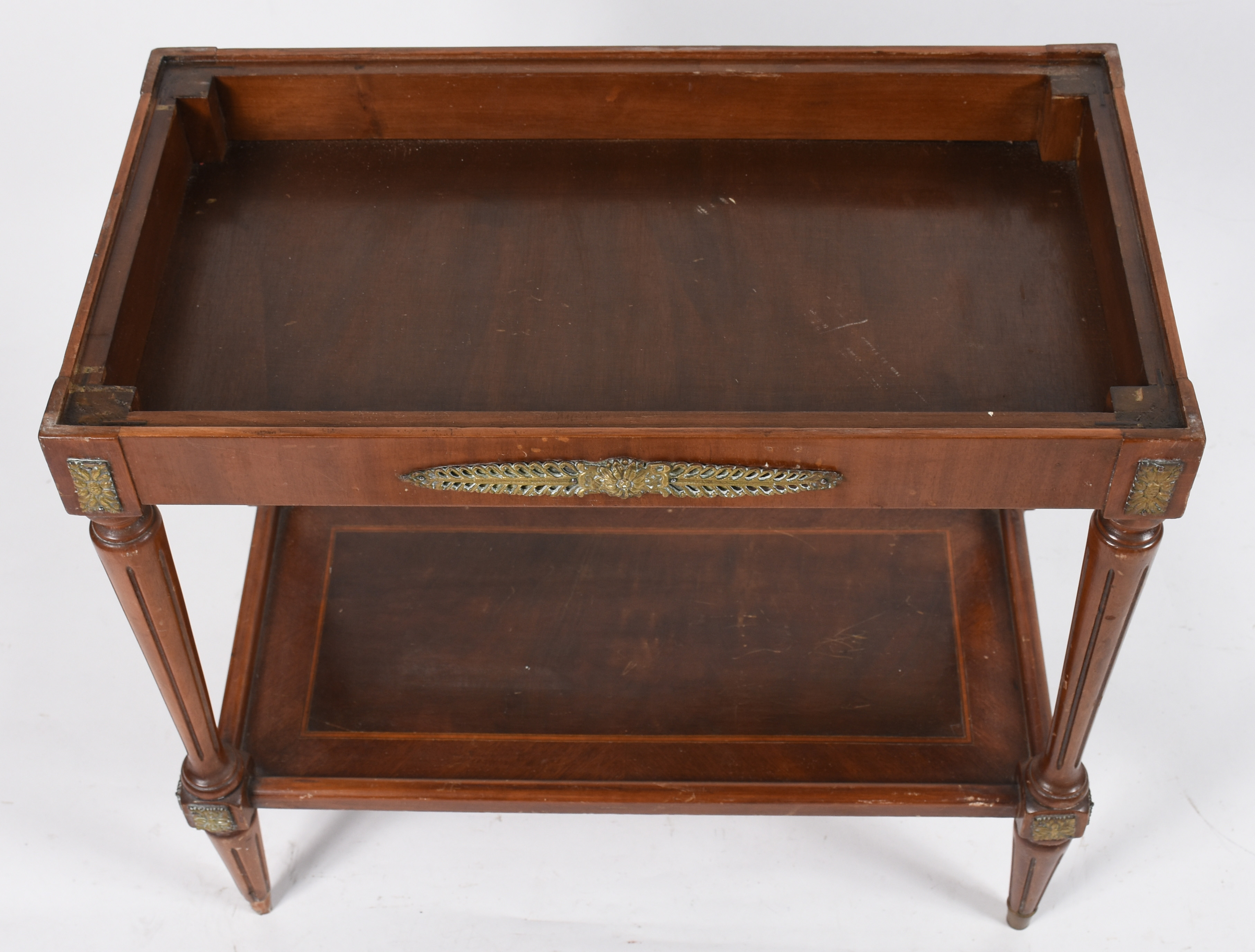 Mesa vitrine de madeira nobre parquetada, tampo/bandeja removível... - foto 4 de 5