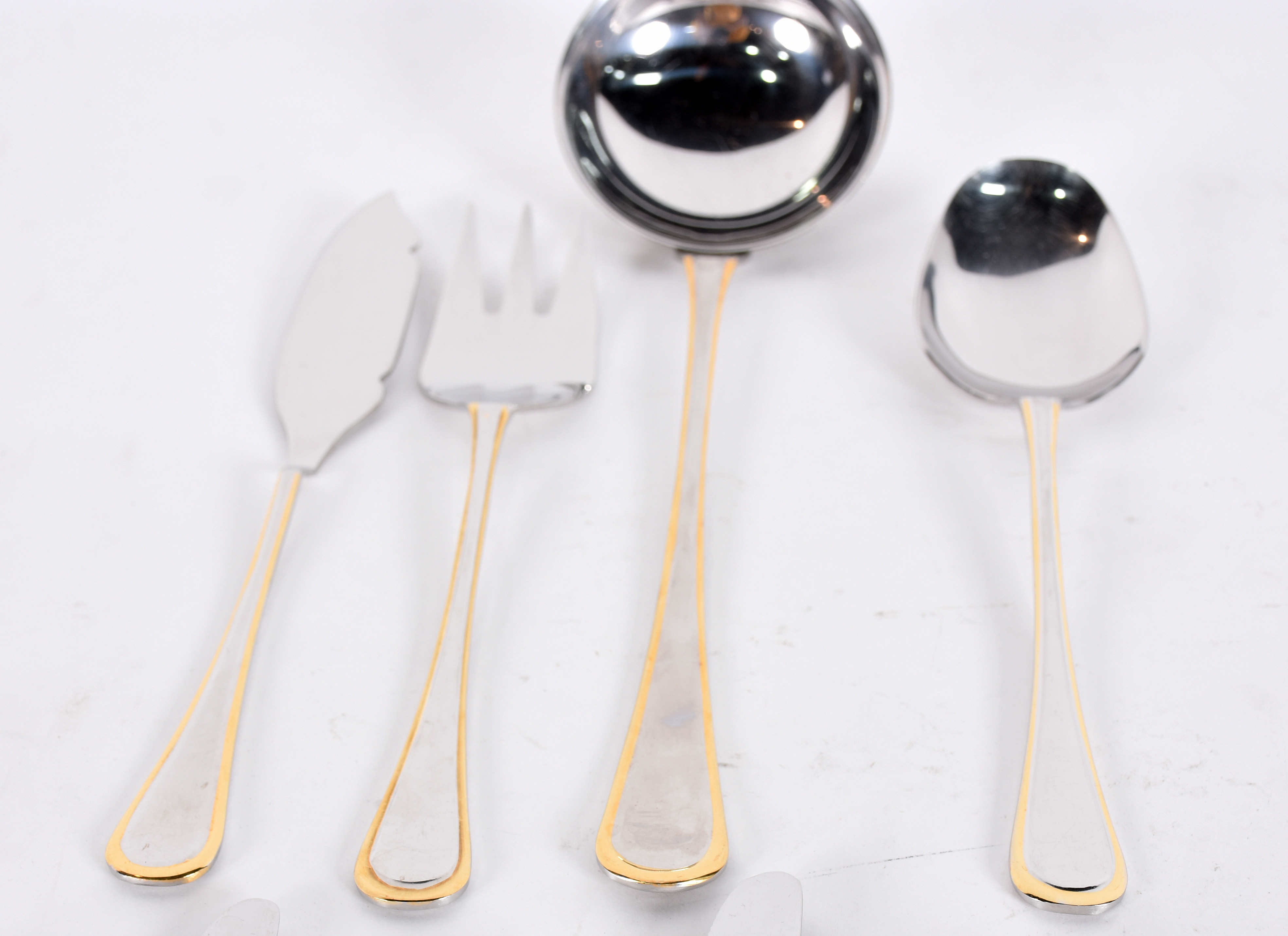Faqueiro italiano GOTTINGHEN de aço com friso dourado, completo para... - foto 9 de 9