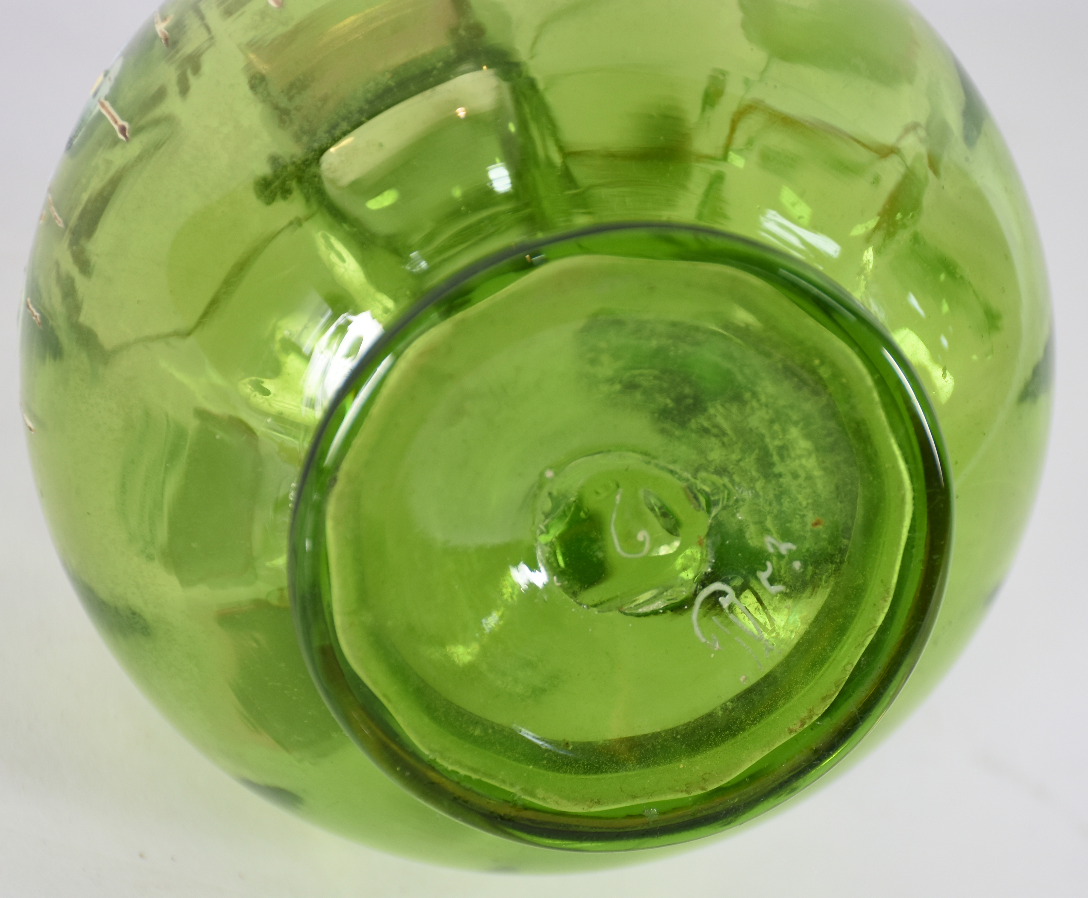 Duas peças de cristal, sendo: Pequena garrafa tcheca na cor verde com... - foto 4 de 4