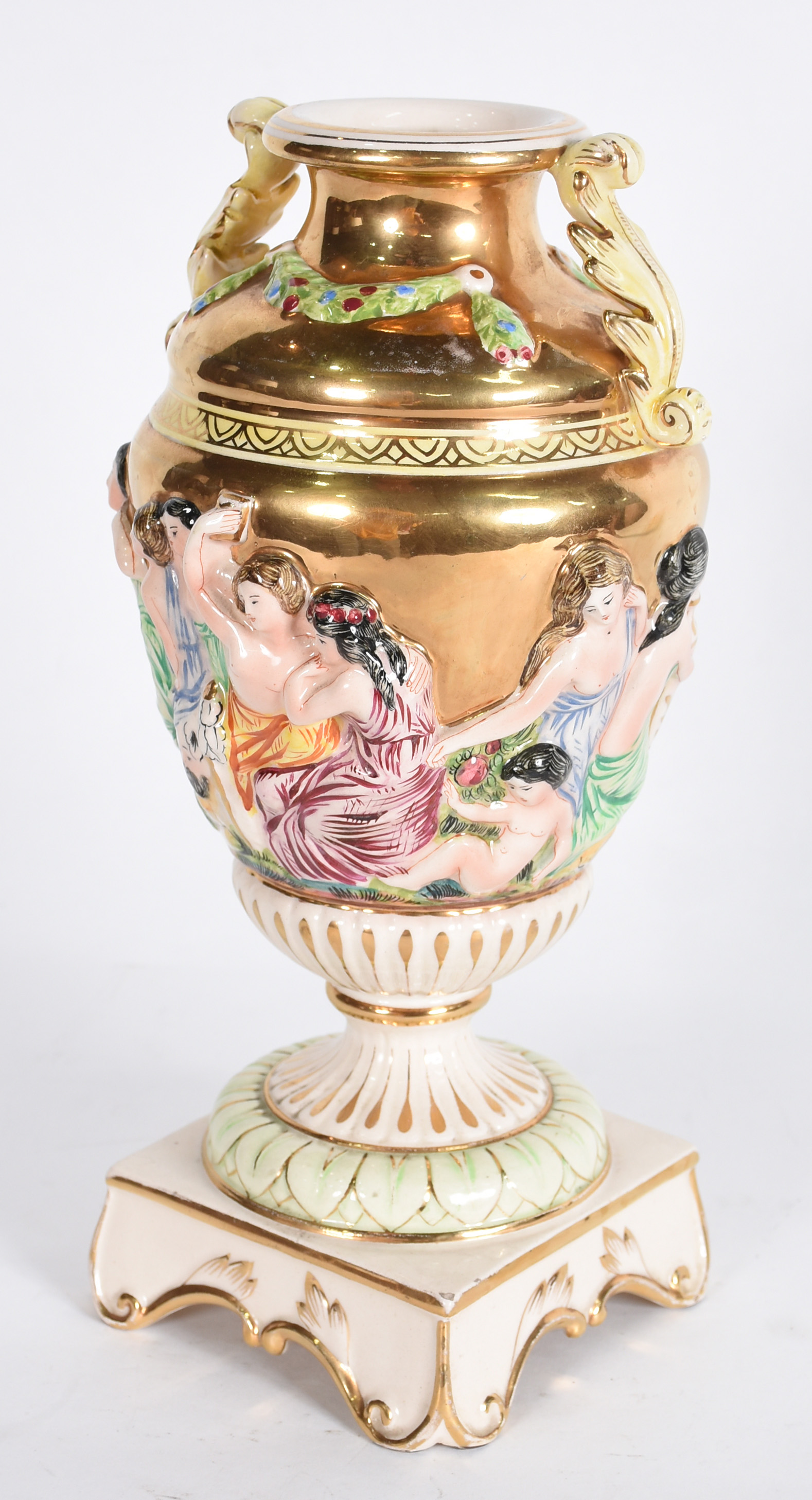 Vaso de faiança italiana Capo di Monti com figuras policromadas em... - foto 3 de 4