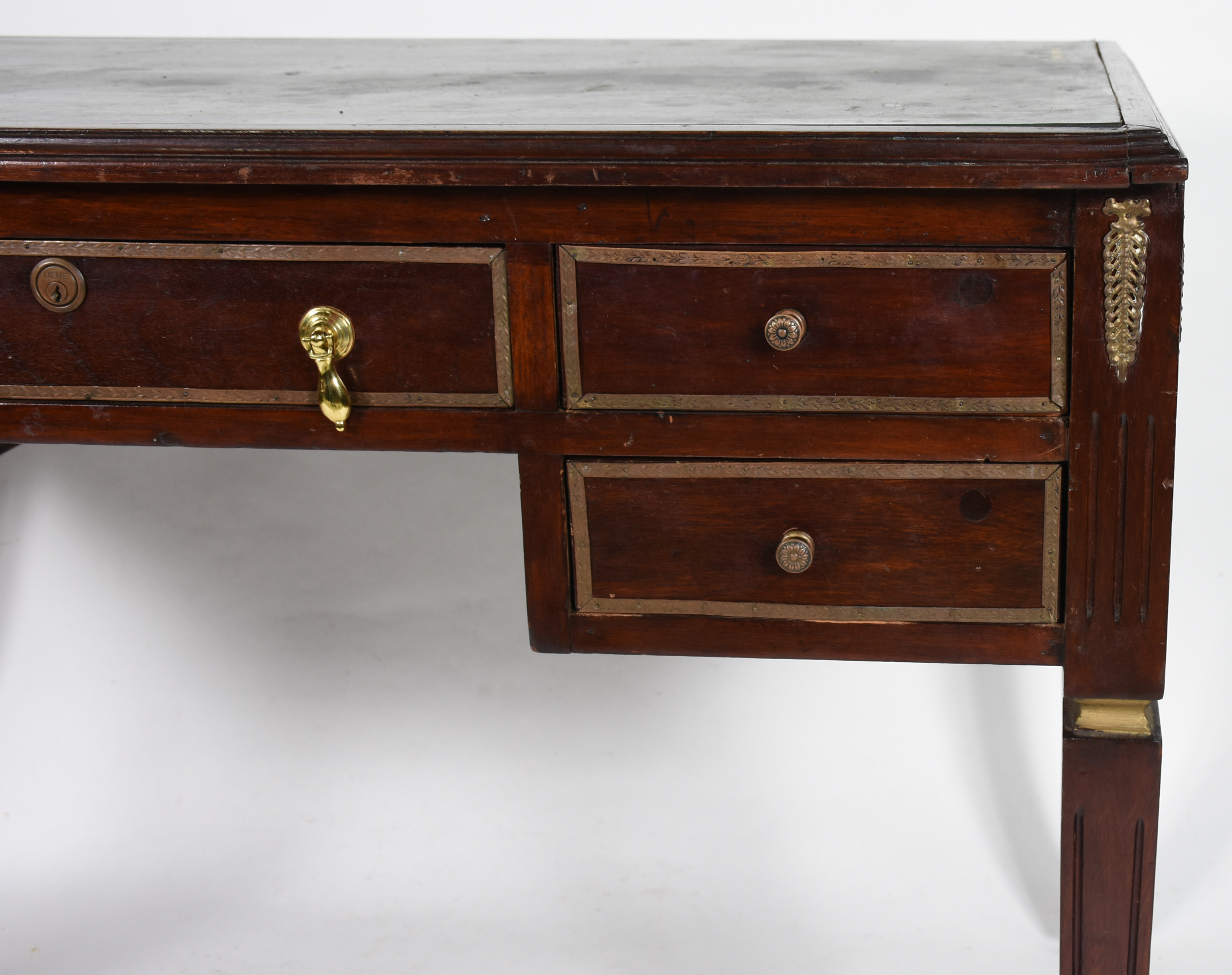 Mesa de escritório de madeira nobre, estilo ingles, cinco gavetas... - foto 6 de 6