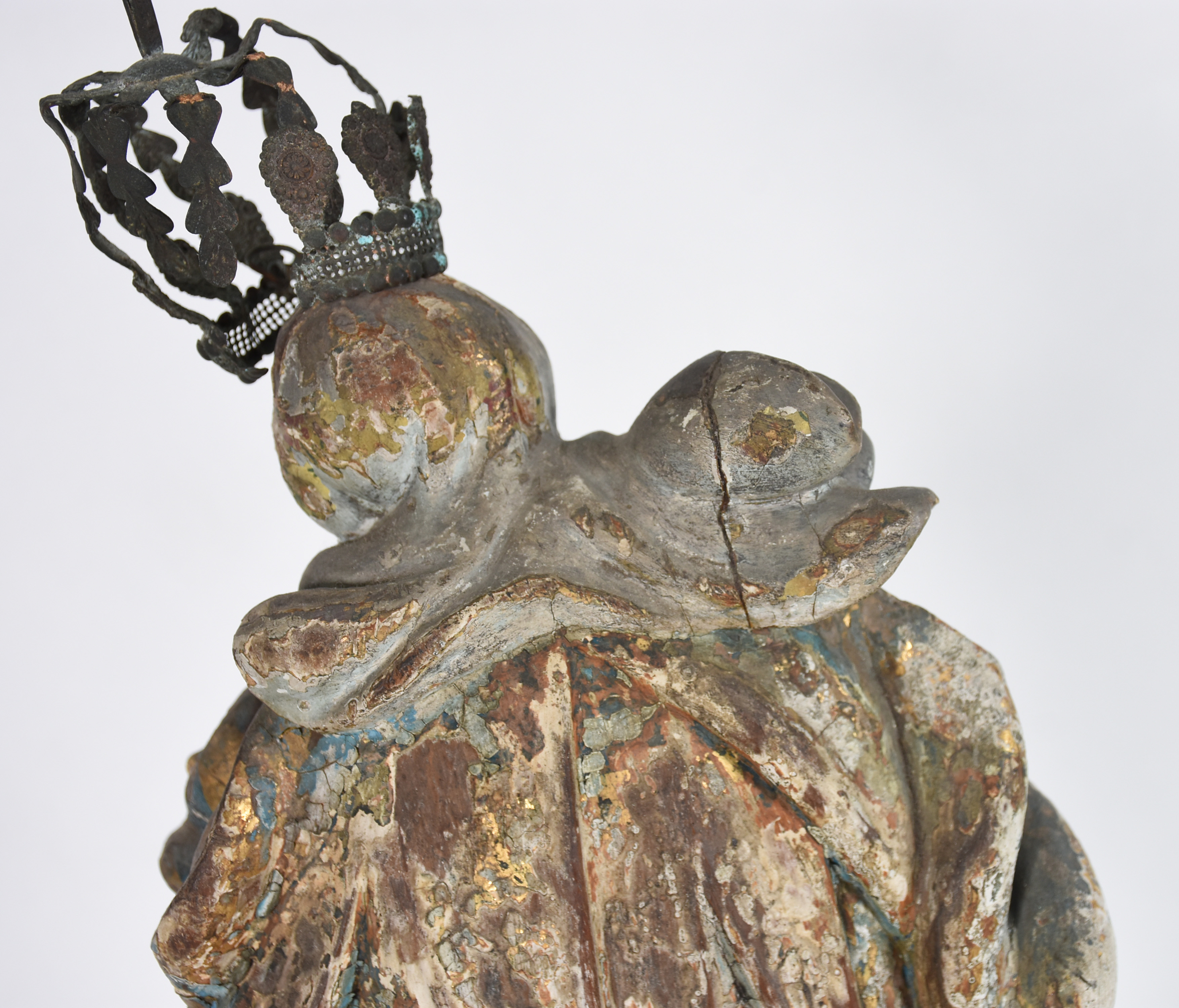 NOSSA SENHORA - Antiga imagem de madeira entalhada com resquícios de... - foto 6 de 6