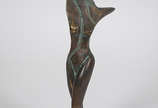 CELINA LISBOA - Escultura de bronze representan... - CELINA LISBOA - Escultura de bronze representando figura feminina com base de mármore preto. Altura total 46 cm.
