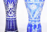 Dois vasos em demi cristal azul lapidados. - Dois vasos em demi cristal azul lapidados.