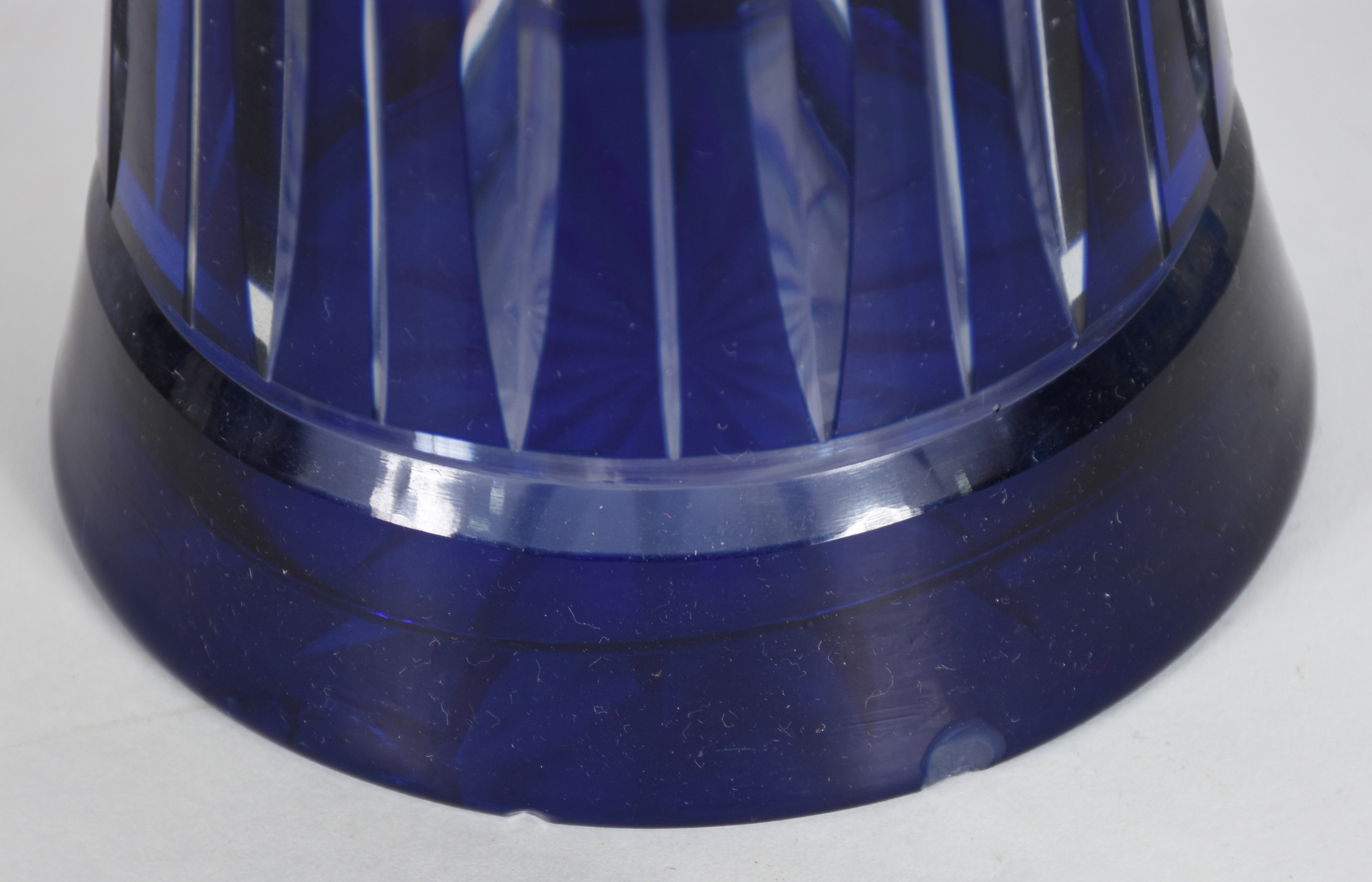 Dois vasos em demi cristal azul lapidados. - foto 5 de 5