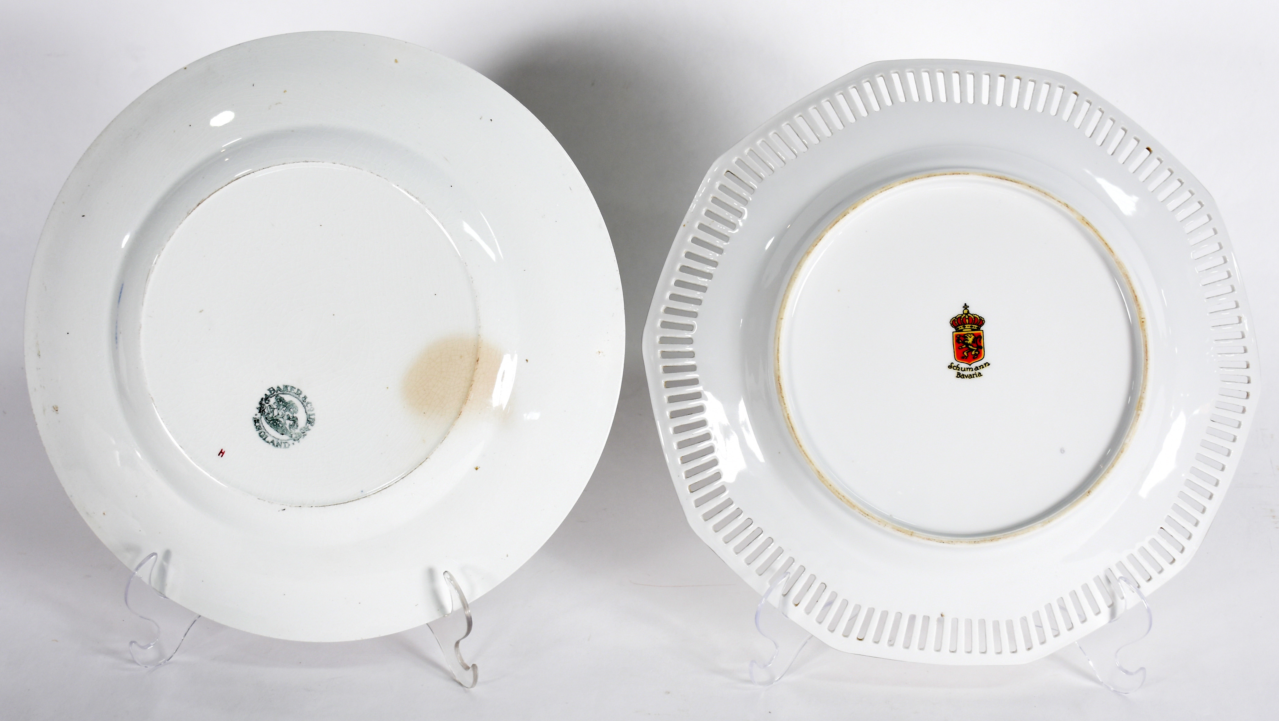 Dois pratos decorativos de porcelana, sendo um da Bavaria e outro... - foto 2 de 6