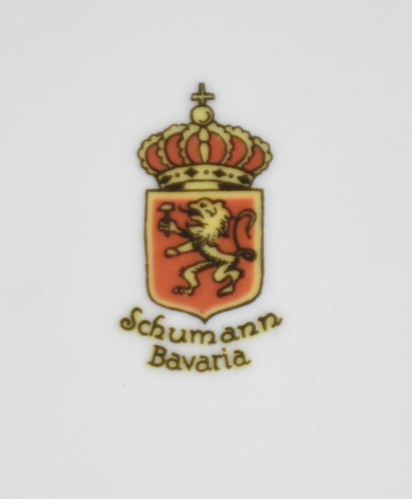 Dois pratos decorativos de porcelana, sendo um da Bavaria e outro... - foto 3 de 6