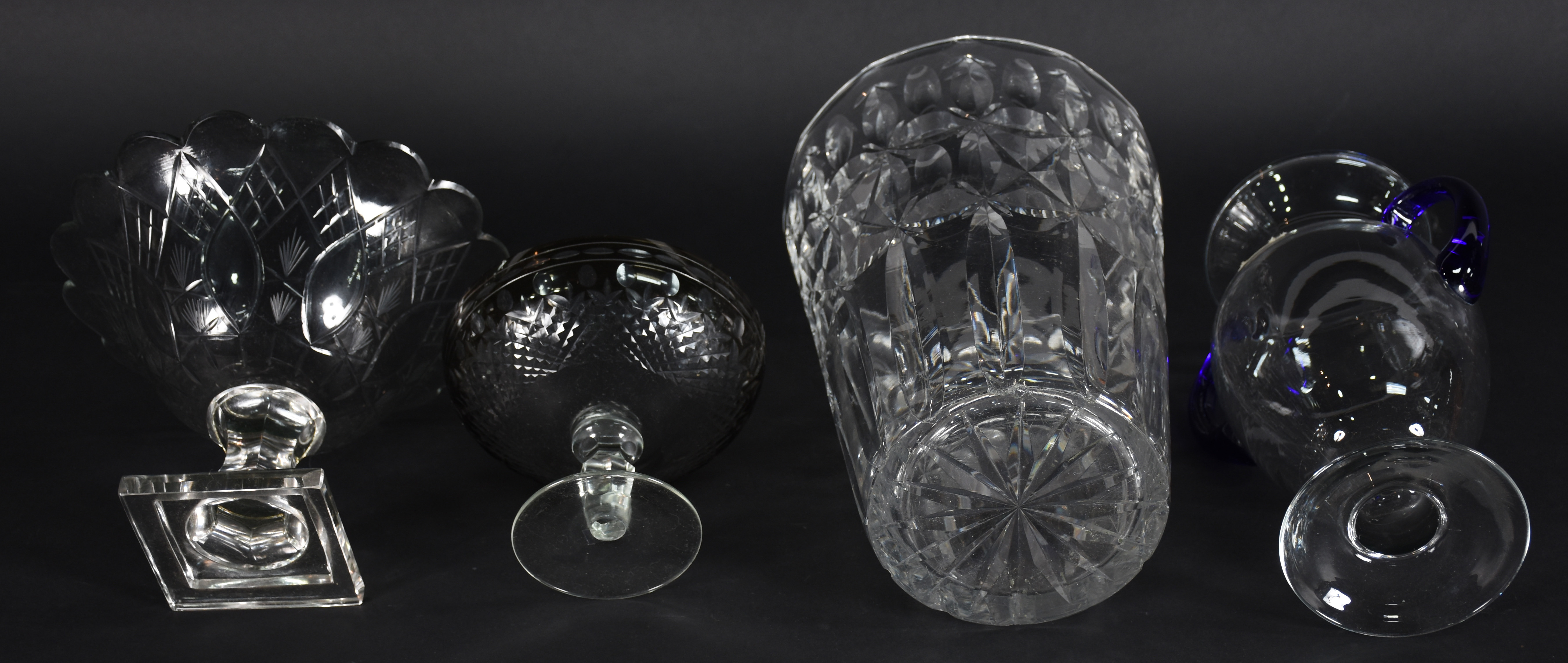 Quatro peças em demi cristal sendo, vaso de flores (com lascados)... - foto 5 de 5