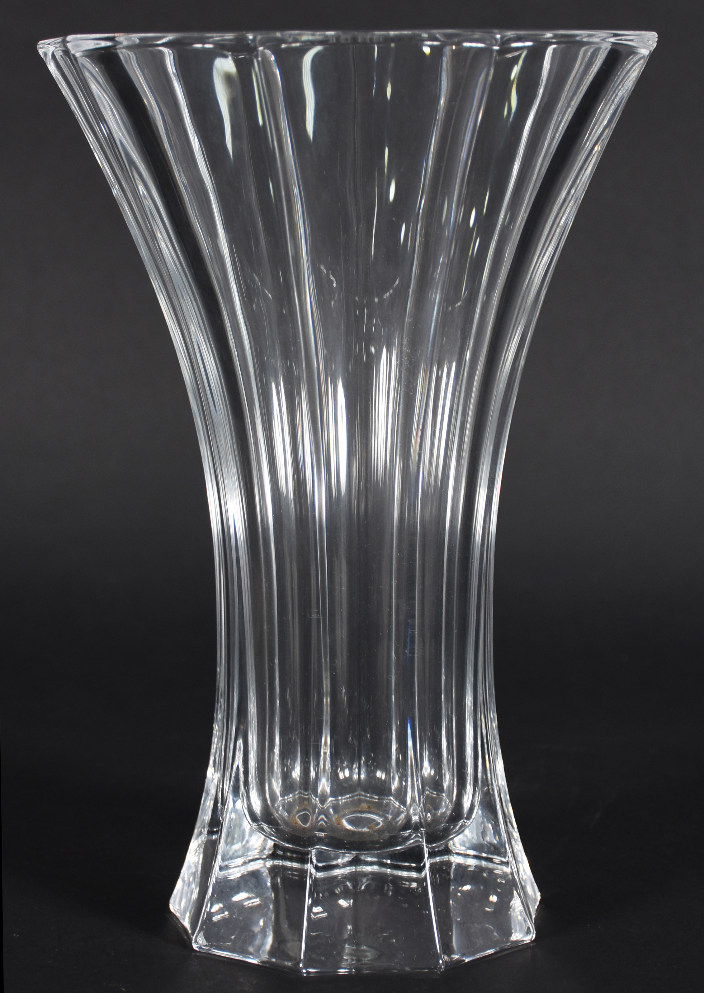 Vaso de cristal tcheco facetado. - foto 1 de 3