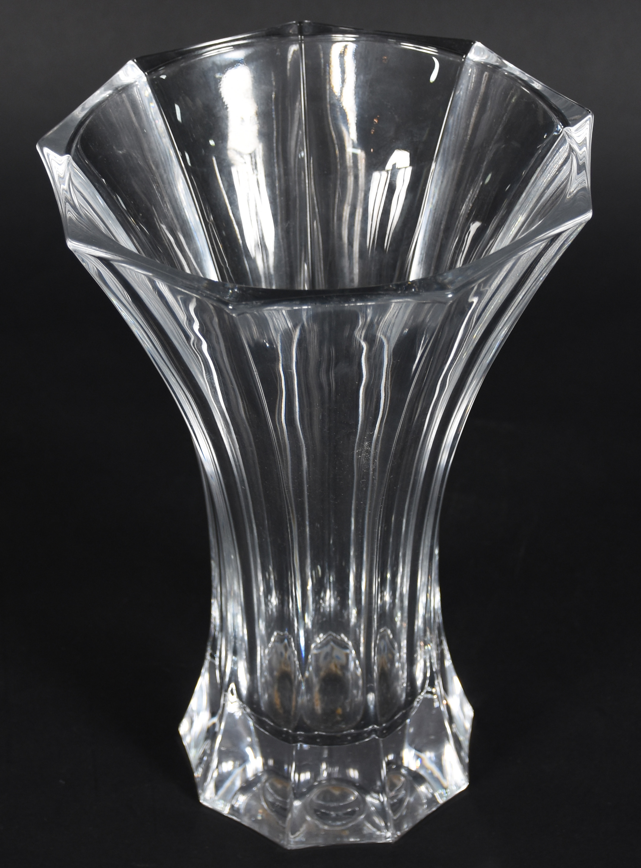 Vaso de cristal tcheco facetado. - foto 2 de 3