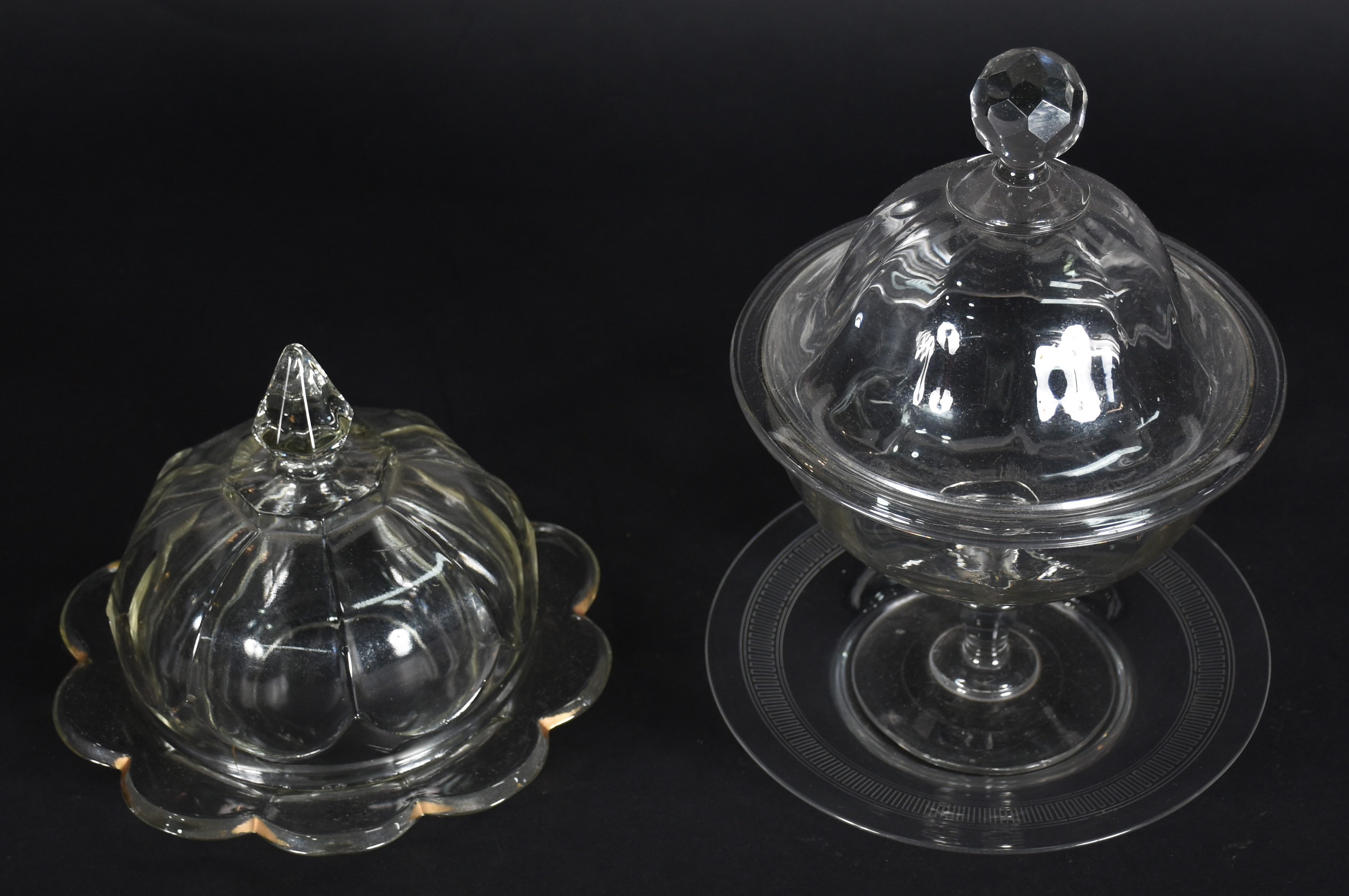 Duas peças em demi cristal, sendo: compoteira com prato adaptado e... - foto 2 de 3