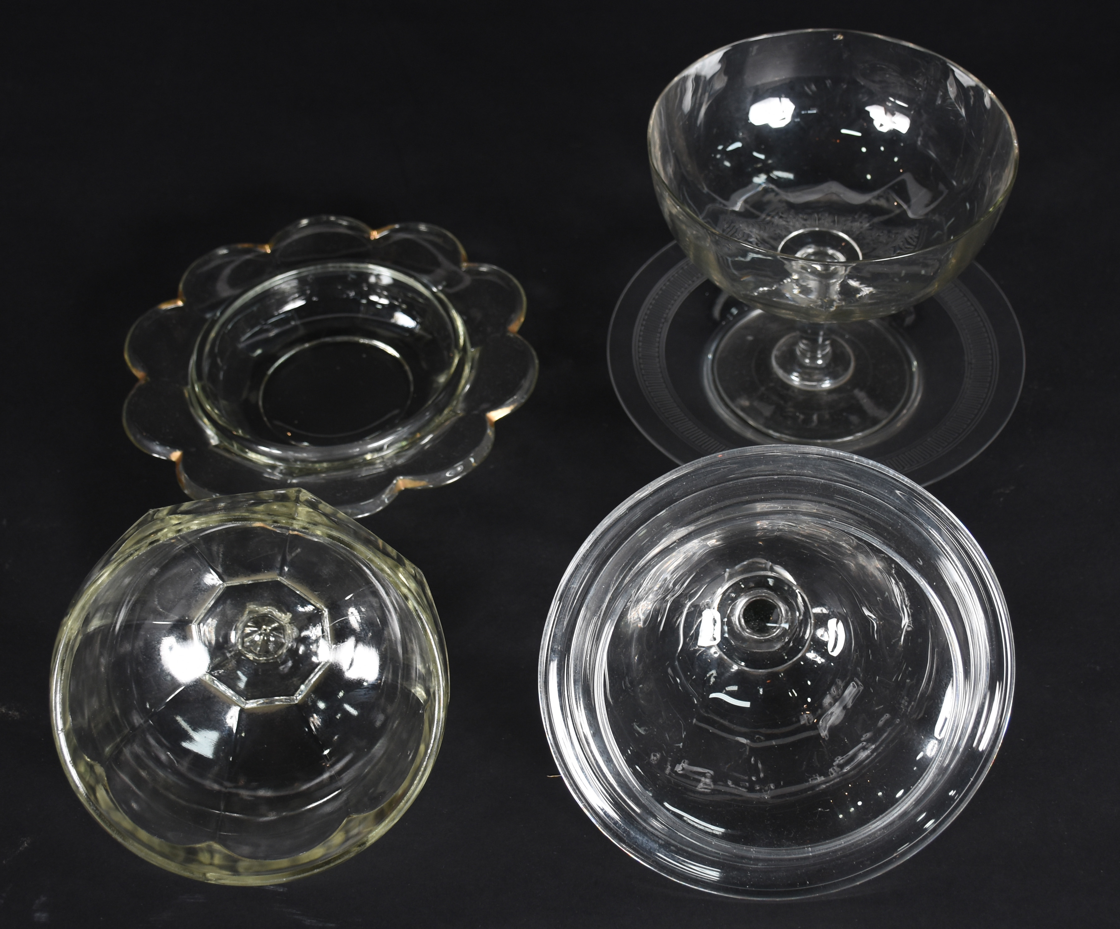 Duas peças em demi cristal, sendo: compoteira com prato adaptado e... - foto 3 de 3