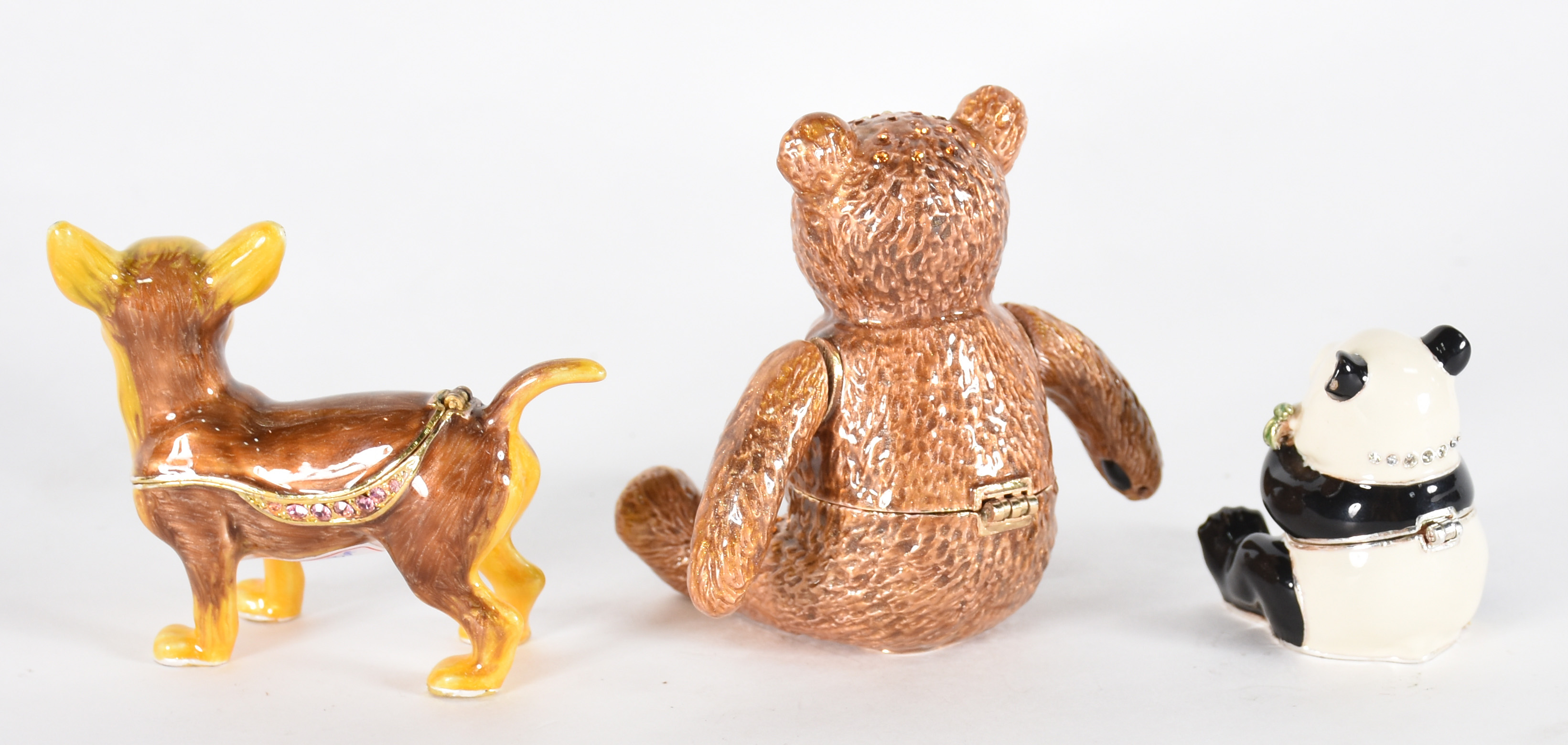 Três porta pílulas no feitio de animais representando figura de ursos... - foto 2 de 5