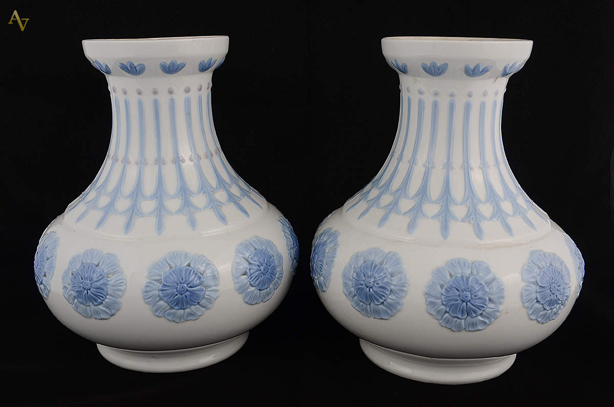 Par de vasos de porcelana espanhola LLADRÓ, decoração floral azul...