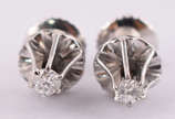 Antigo par de brincos com 2 brilhantes de 0,10 ... - Antigo par de brincos com 2 brilhantes de 0,10 ct cada, total 0,20 cts.  (Por segurança, a peça não esta na loja).