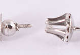 Antigo par de brincos com 2 brilhantes de 0,10 ... - Antigo par de brincos com 2 brilhantes de 0,10 ct cada, total 0,20 cts.  (Por segurança, a peça não esta na loja).