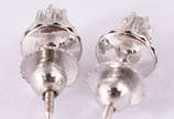 Antigo par de brincos com 2 brilhantes de 0,10 ... - Antigo par de brincos com 2 brilhantes de 0,10 ct cada, total 0,20 cts.  (Por segurança, a peça não esta na loja).
