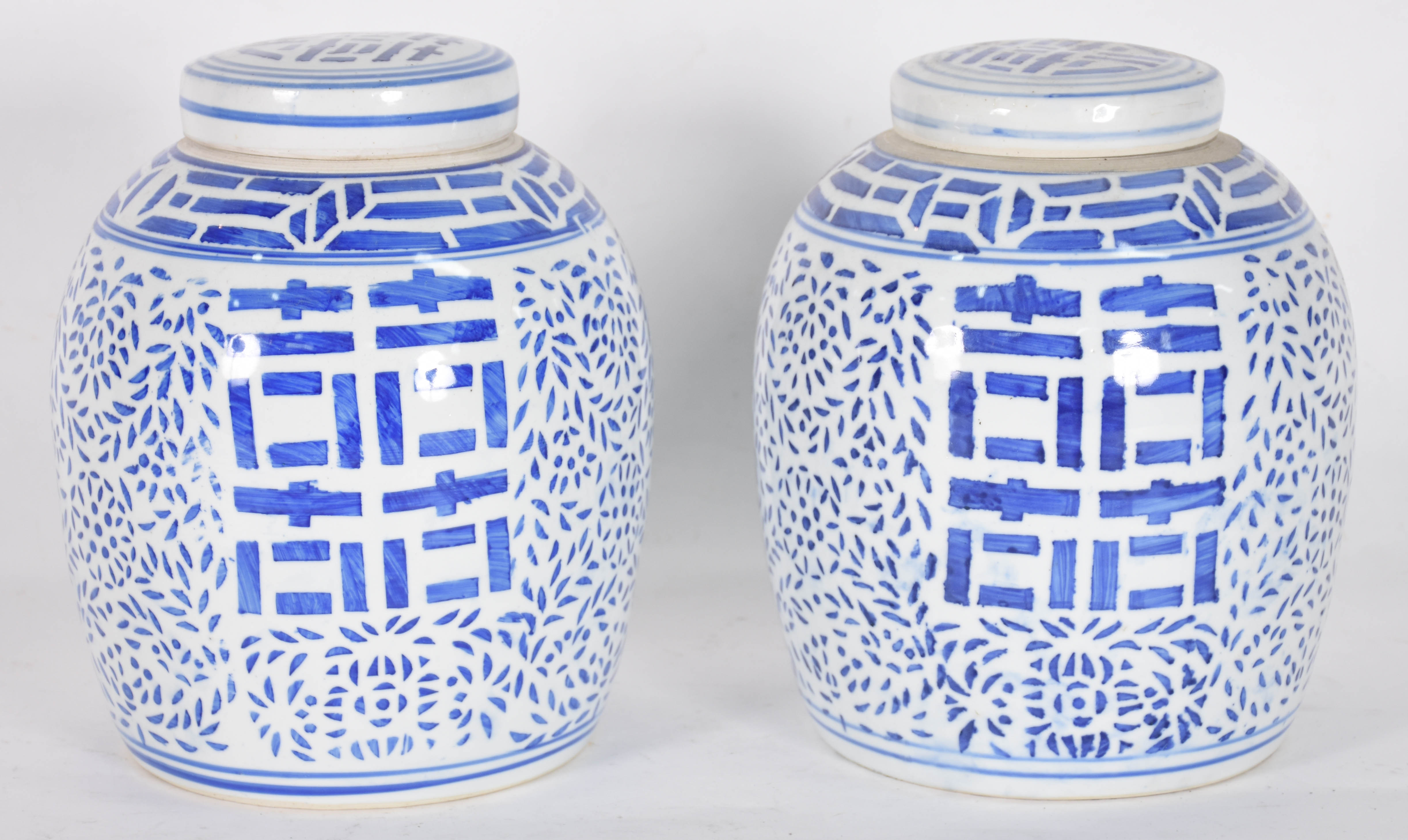 Par de potiches de porcelana oriental azul e branca. - foto 1 de 5