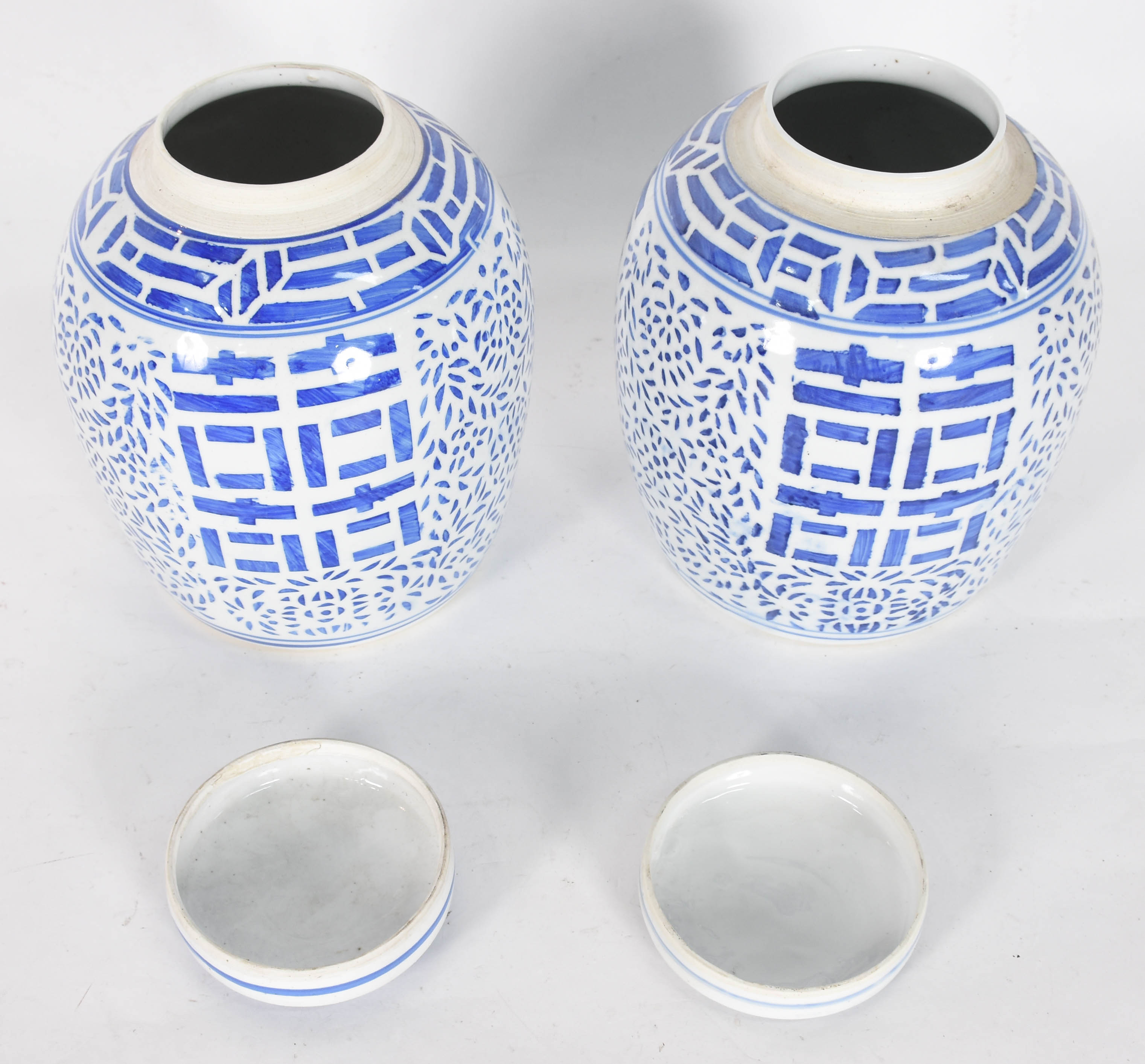 Par de potiches de porcelana oriental azul e branca. - foto 3 de 5
