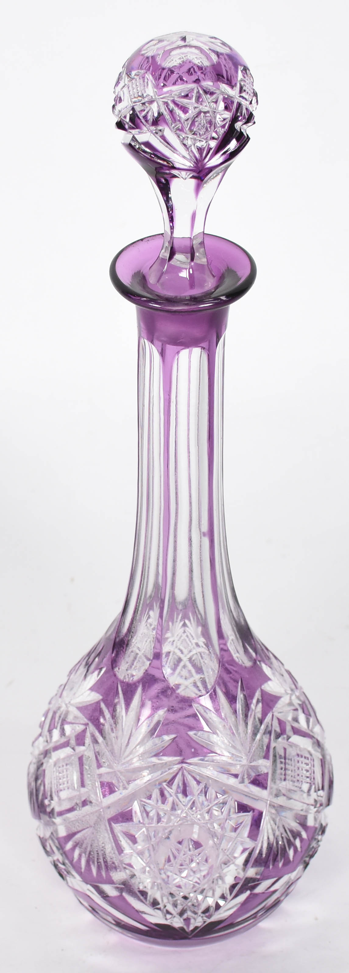 Garrafa de cristal frances ricamente lapidada, doublé lilás... - foto 2 de 4