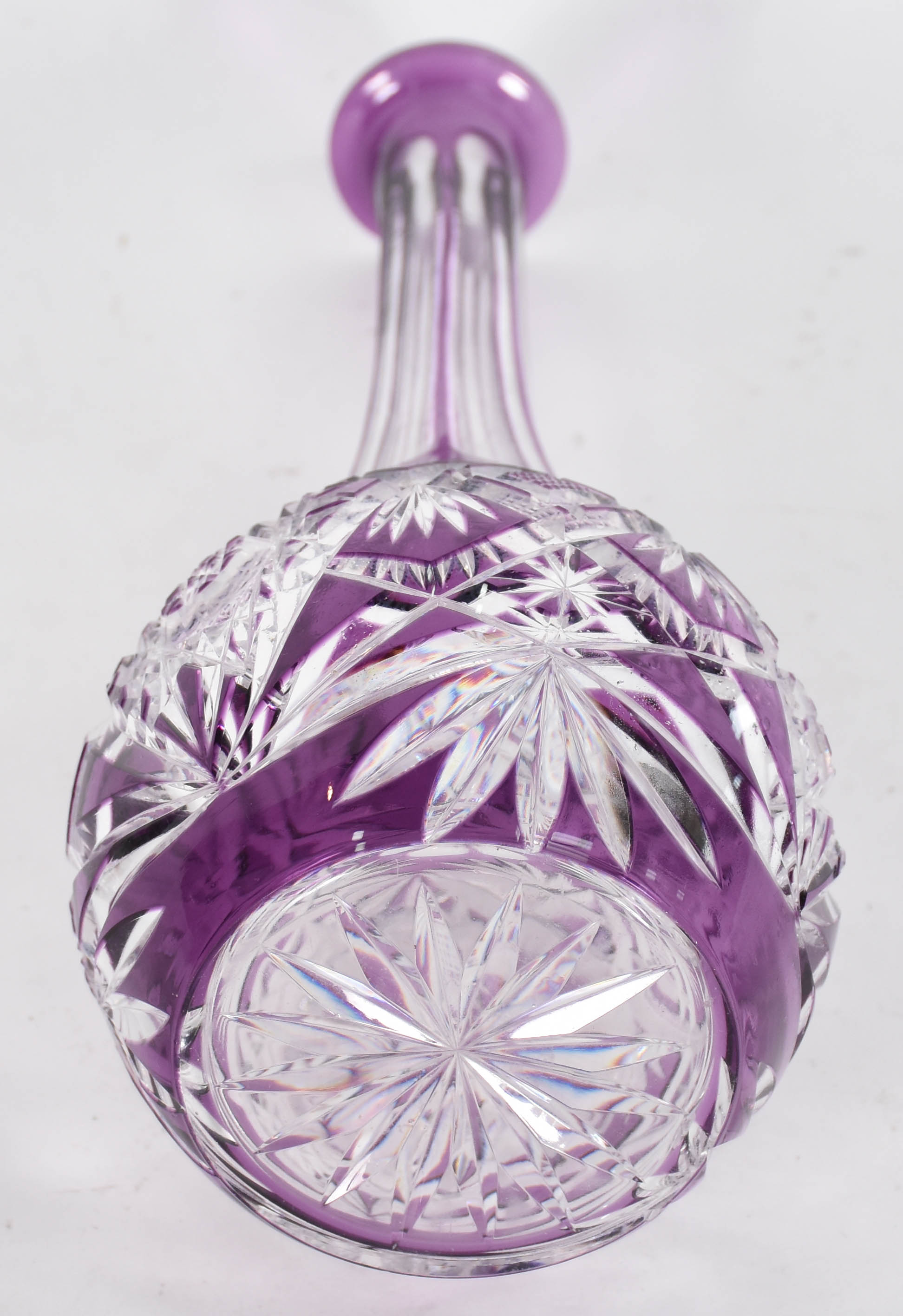 Garrafa de cristal frances ricamente lapidada, doublé lilás... - foto 3 de 4