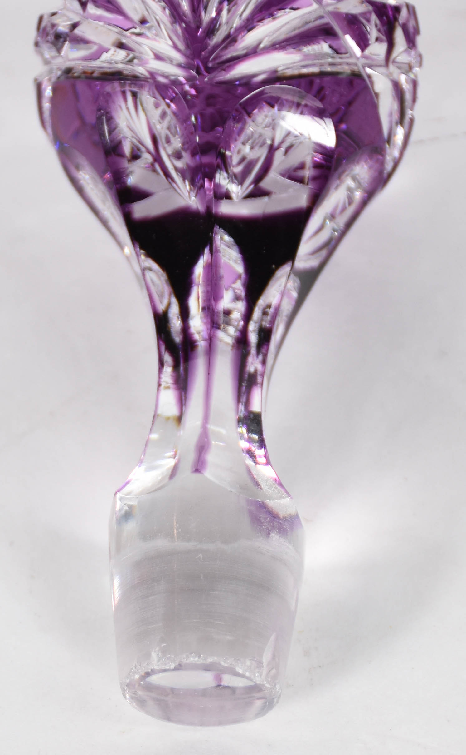 Garrafa de cristal frances ricamente lapidada, doublé lilás... - foto 4 de 4